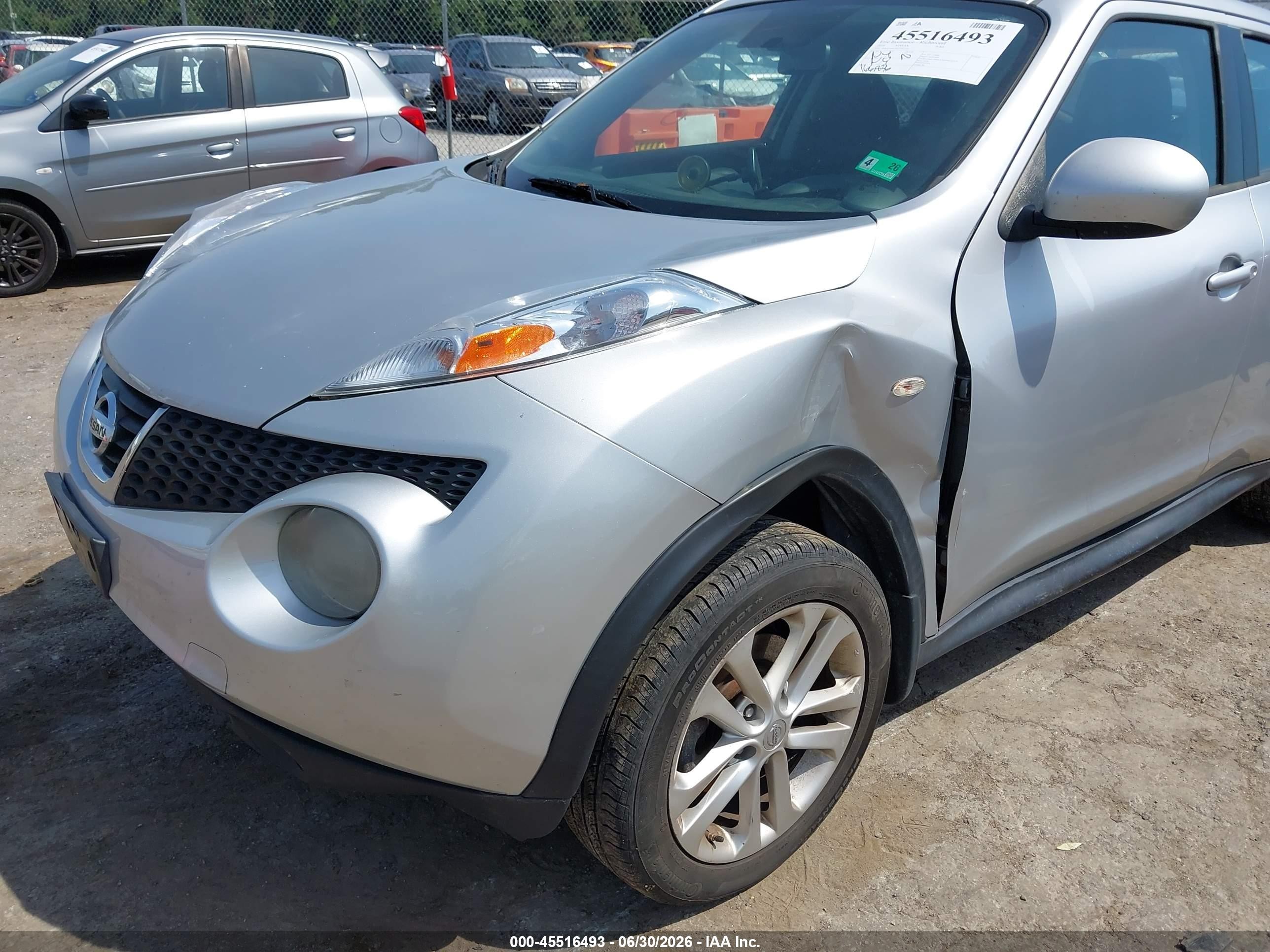 2014 Nissan Juke S Silver vin: JN8AF5MVXET483710