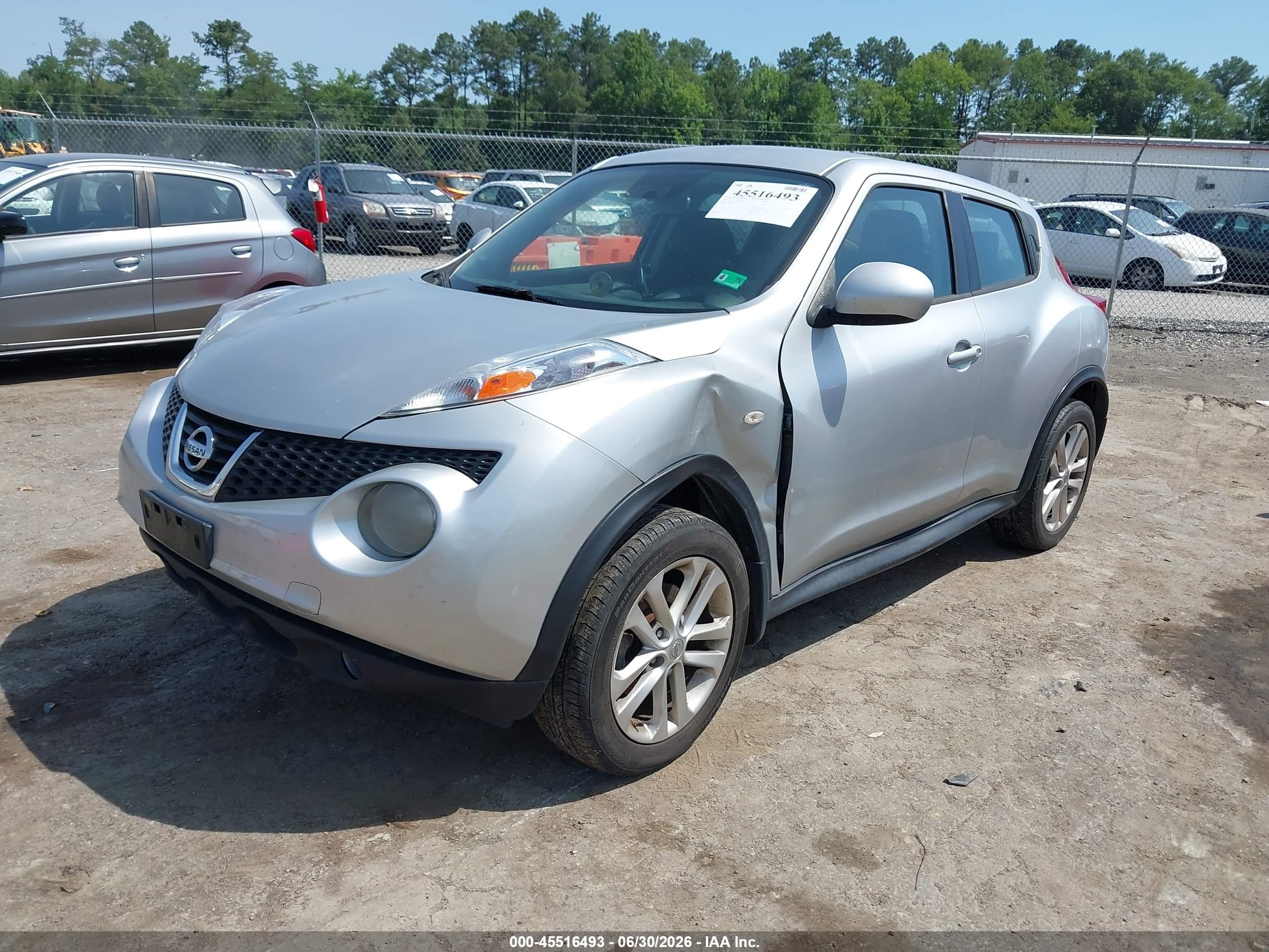 2014 Nissan Juke S Silver vin: JN8AF5MVXET483710