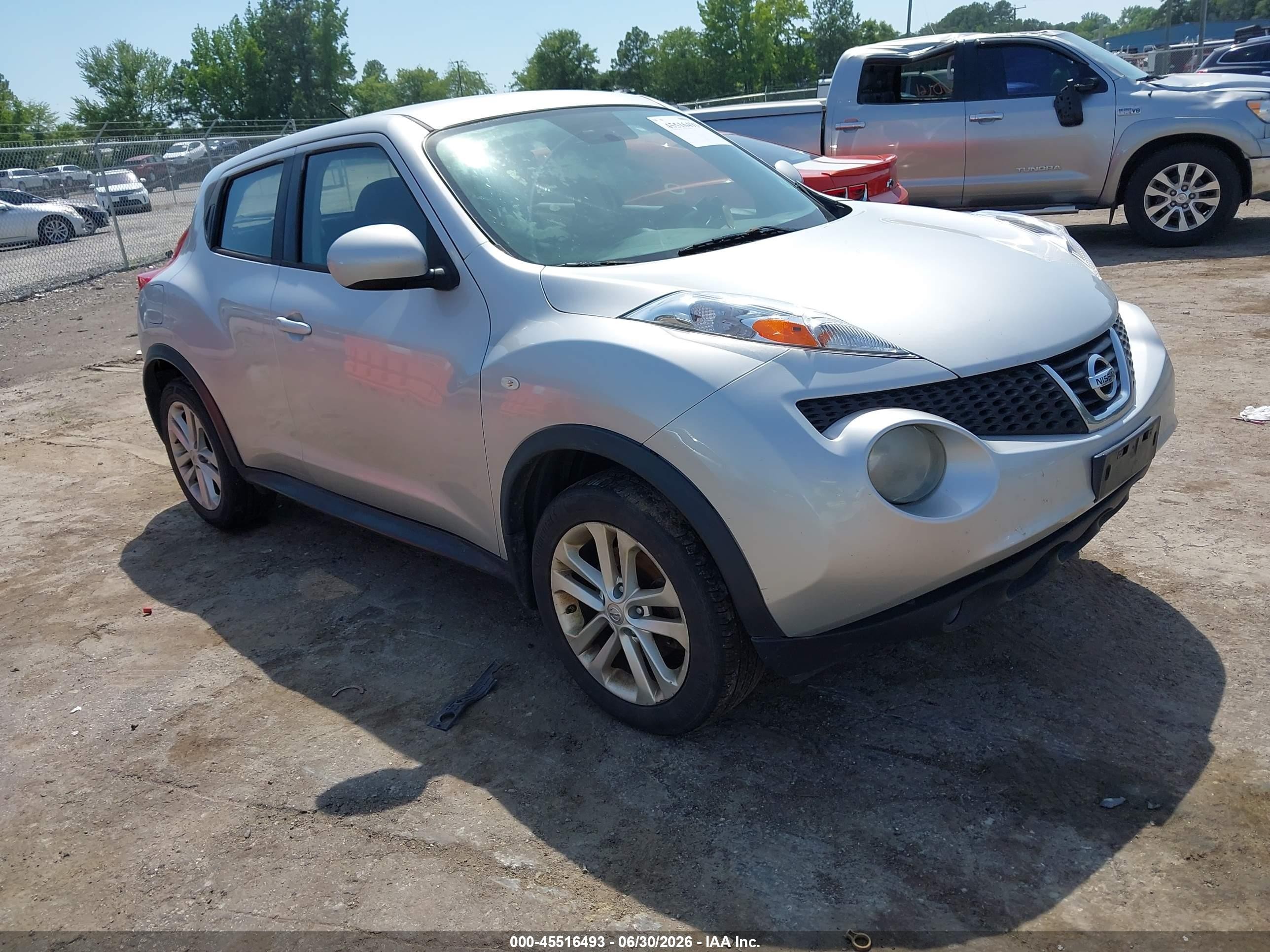 2014 Nissan Juke S Silver vin: JN8AF5MVXET483710