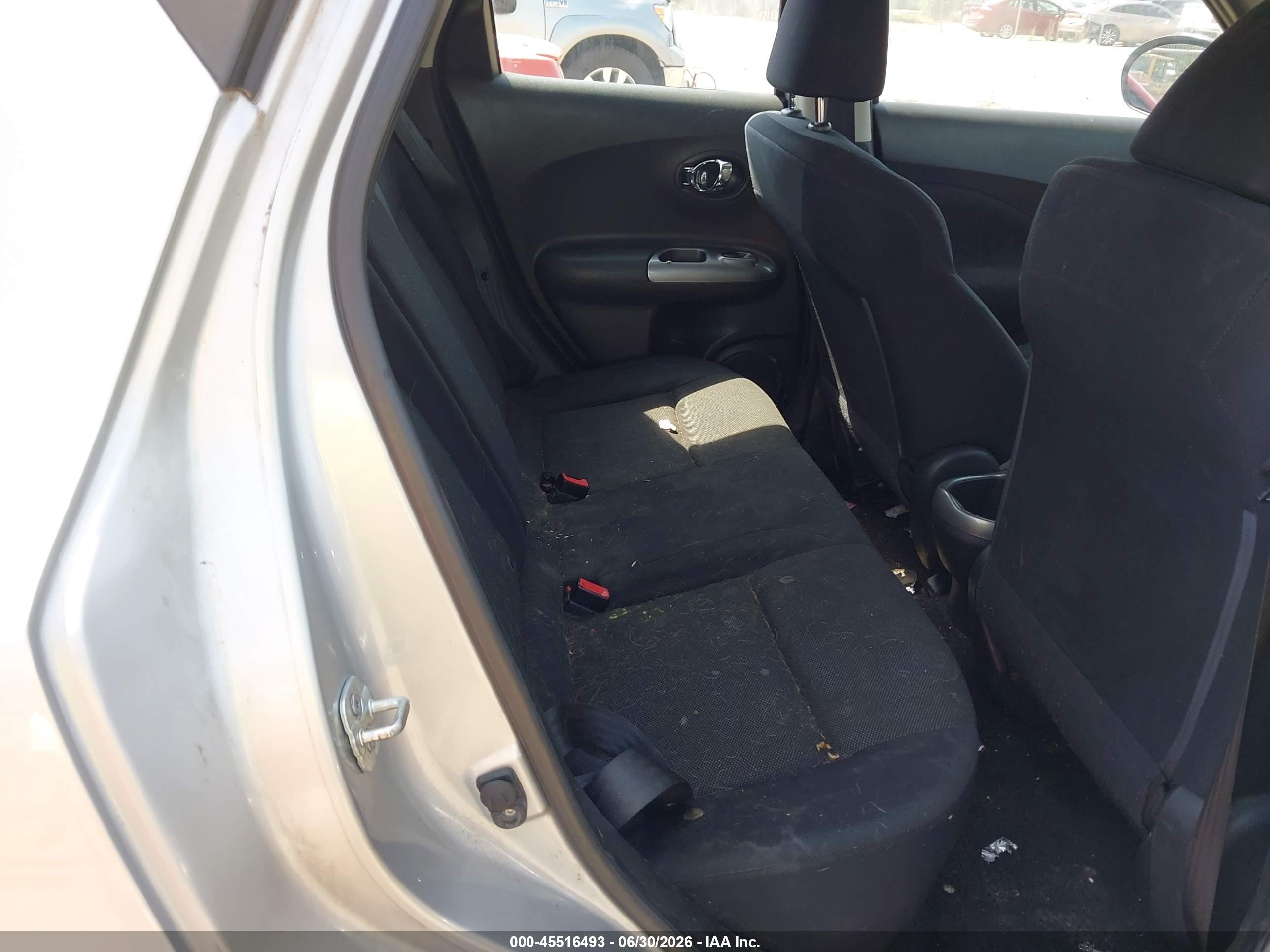 2014 Nissan Juke S Silver vin: JN8AF5MVXET483710