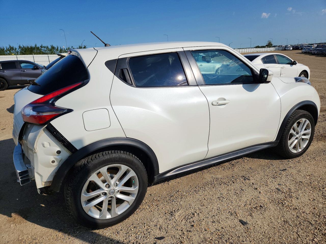 2015 Nissan Juke S White vin: JN8AF5MVXFT554034