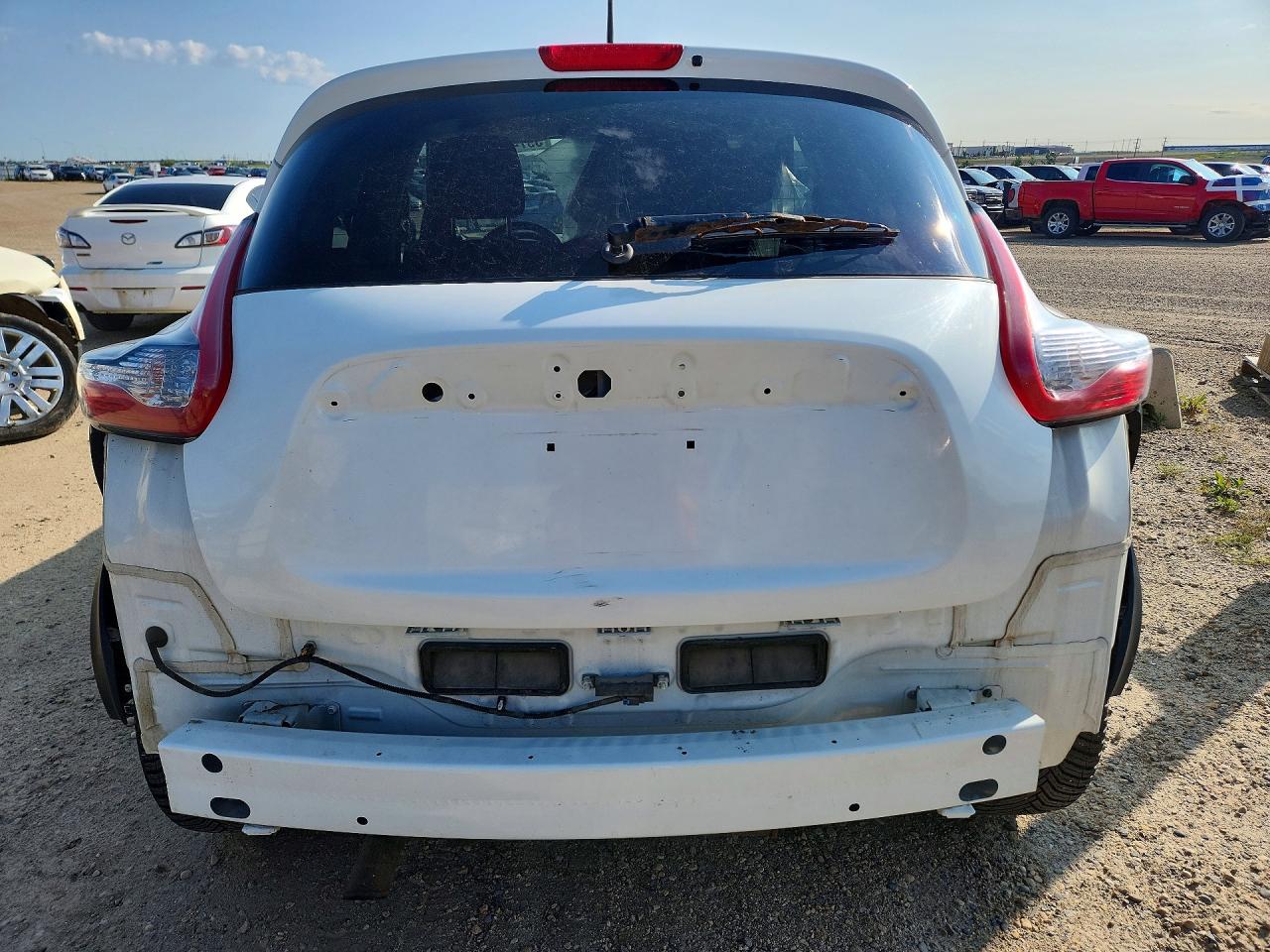 2015 Nissan Juke S White vin: JN8AF5MVXFT554034