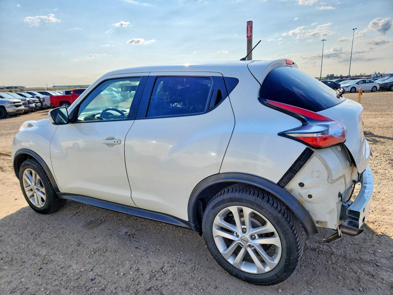 2015 Nissan Juke S White vin: JN8AF5MVXFT554034