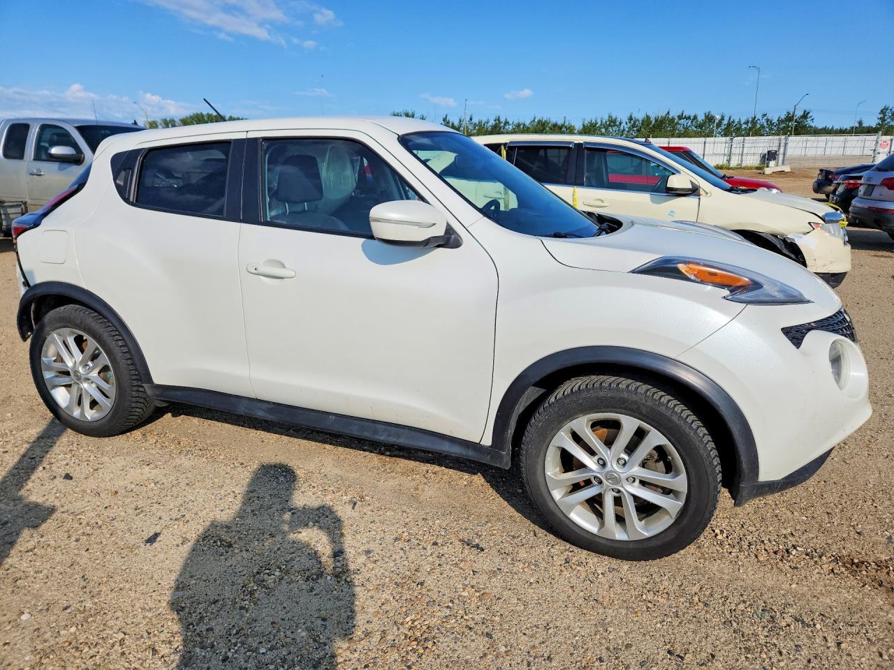 2015 Nissan Juke S White vin: JN8AF5MVXFT554034