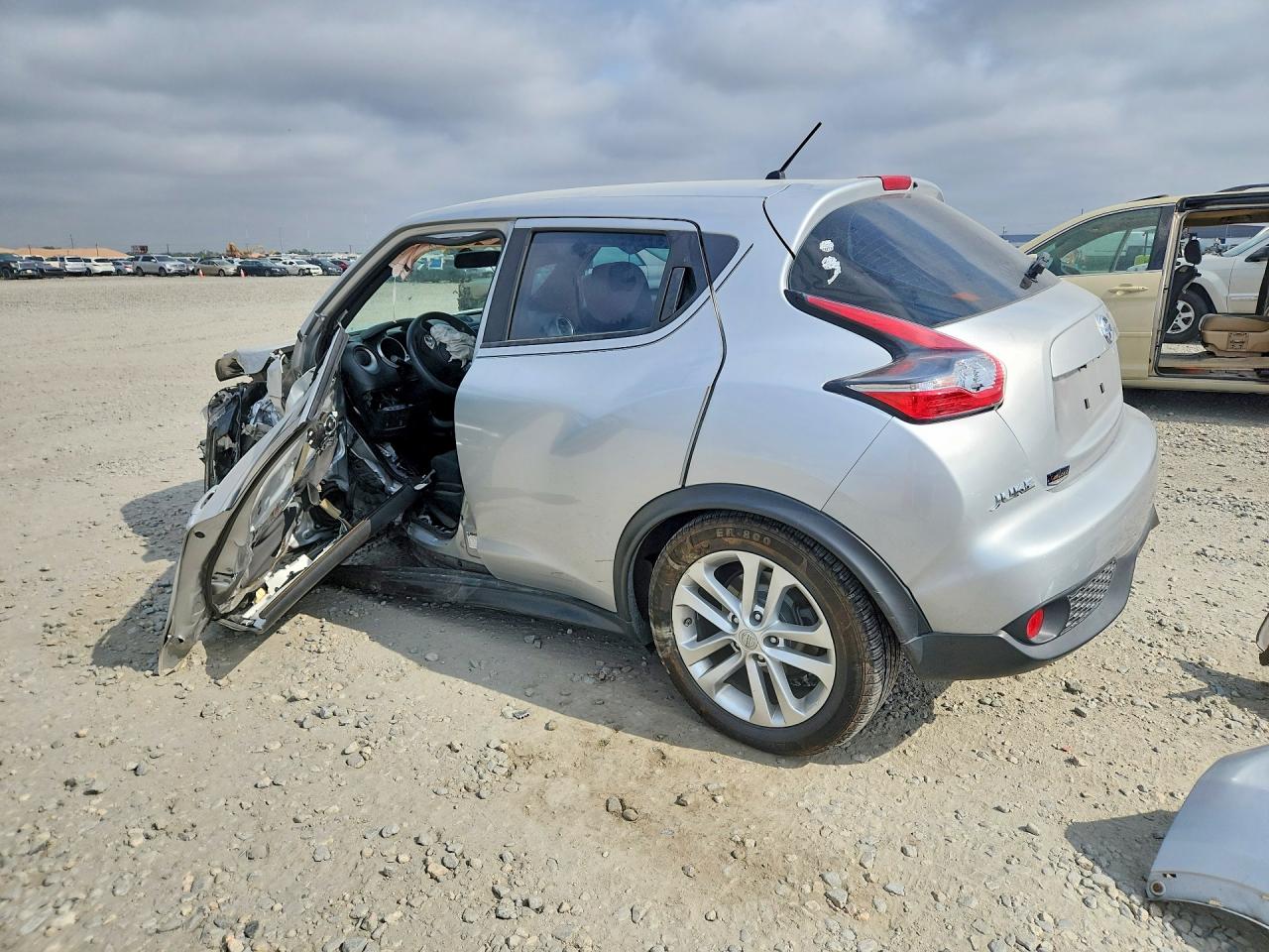 2015 Nissan Juke S Silver vin: JN8AF5MVXFT557855