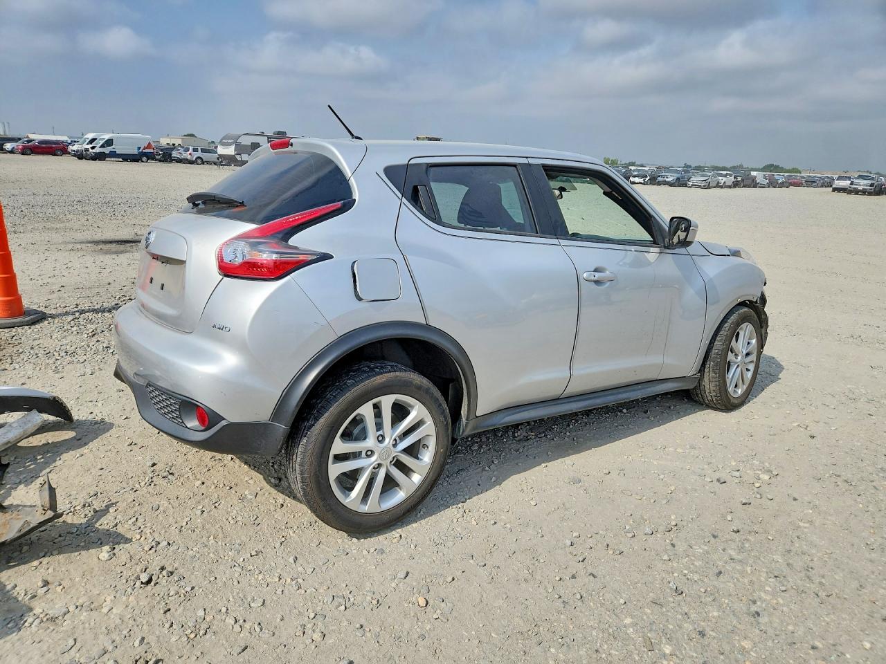 2015 Nissan Juke S Silver vin: JN8AF5MVXFT557855
