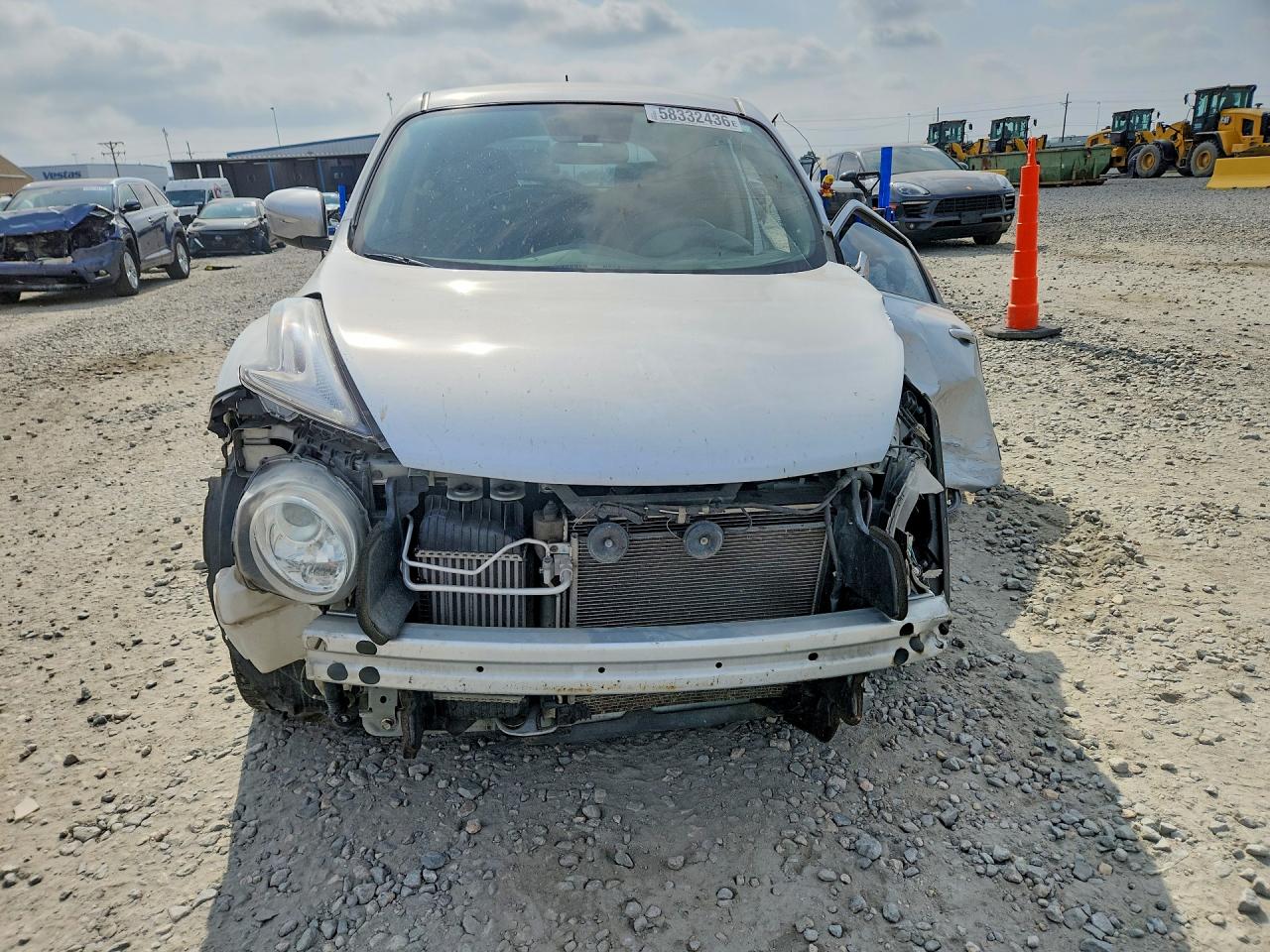 2015 Nissan Juke S Silver vin: JN8AF5MVXFT557855