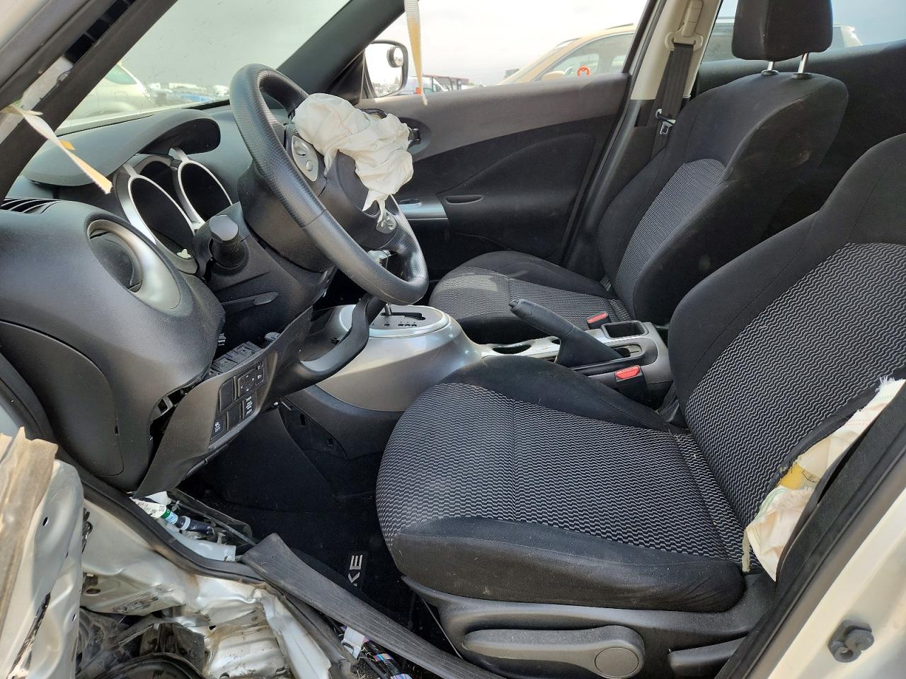 2015 Nissan Juke S Silver vin: JN8AF5MVXFT557855
