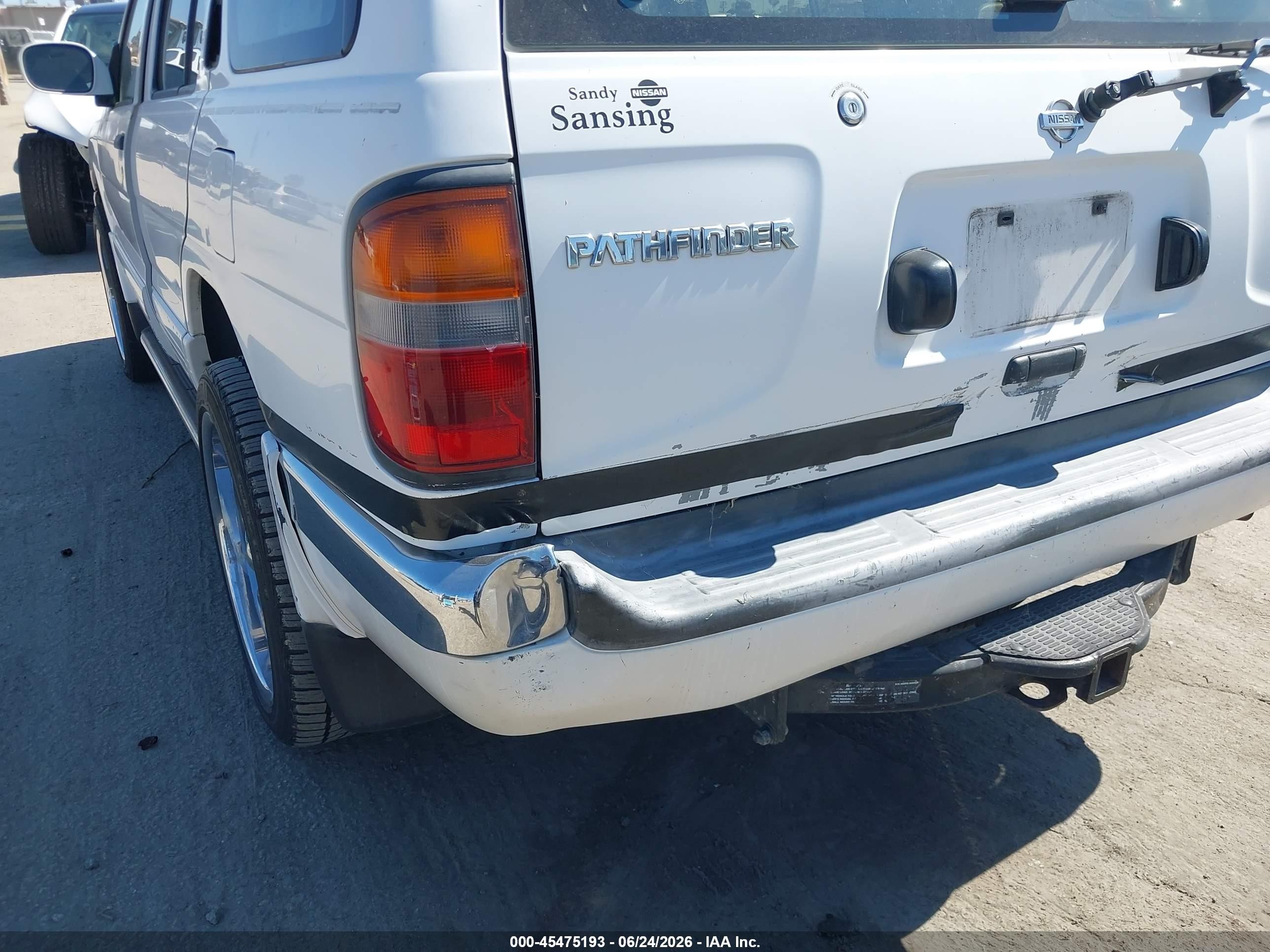 1998 Nissan Pathfinder Le/xe White vin: JN8AR05S0WW283465