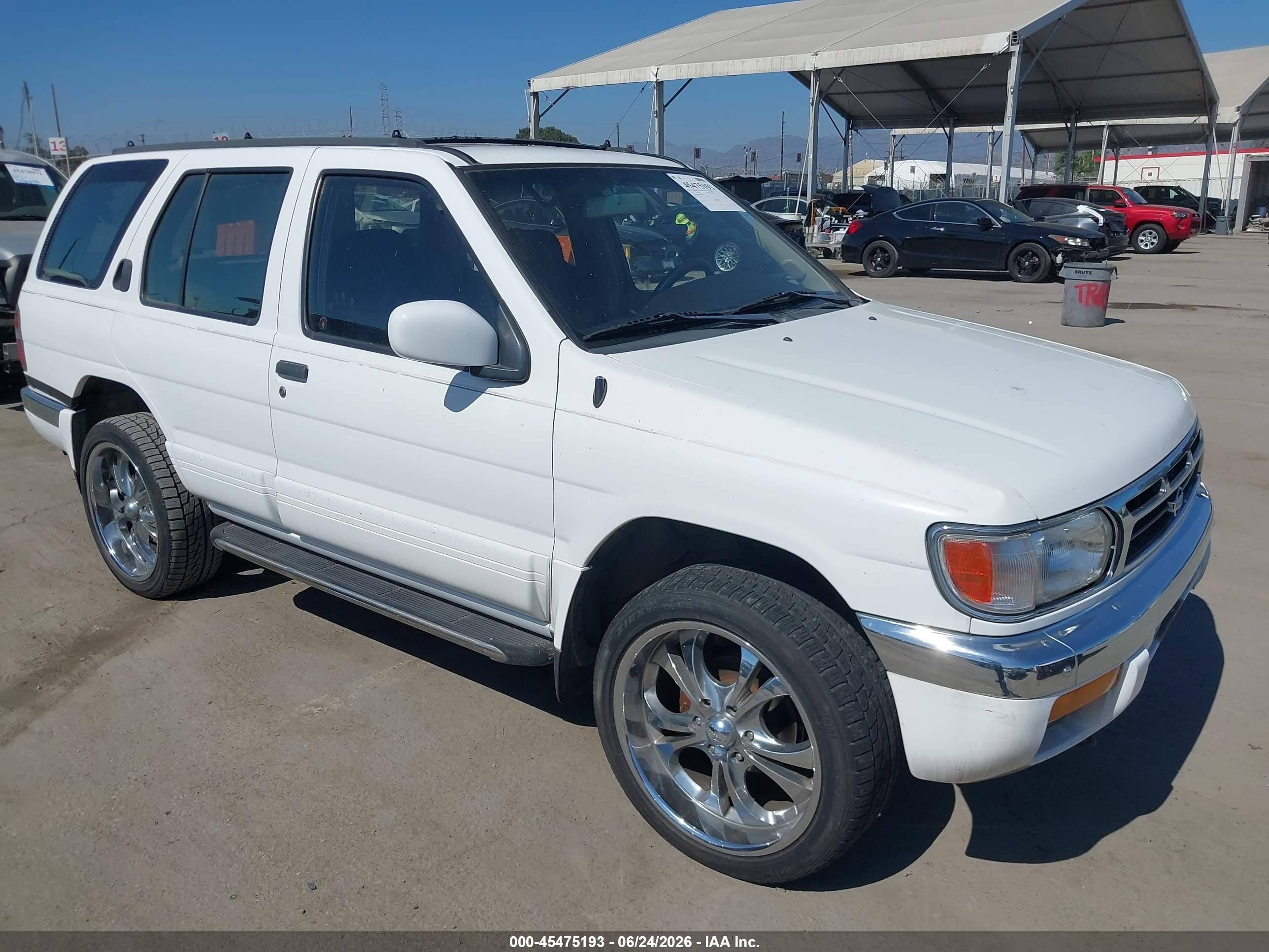 1998 Nissan Pathfinder Le/xe White vin: JN8AR05S0WW283465