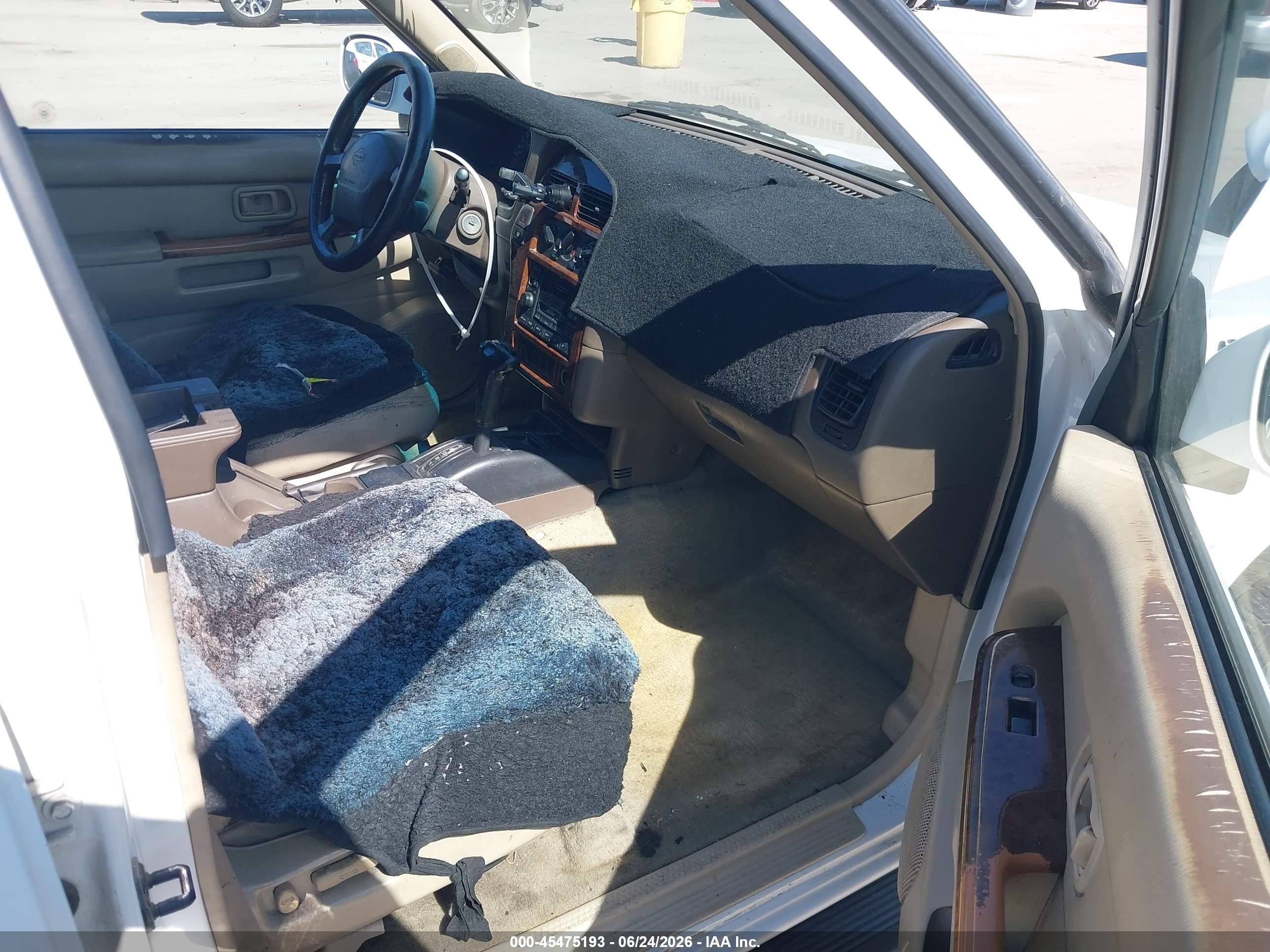 1998 Nissan Pathfinder Le/xe White vin: JN8AR05S0WW283465
