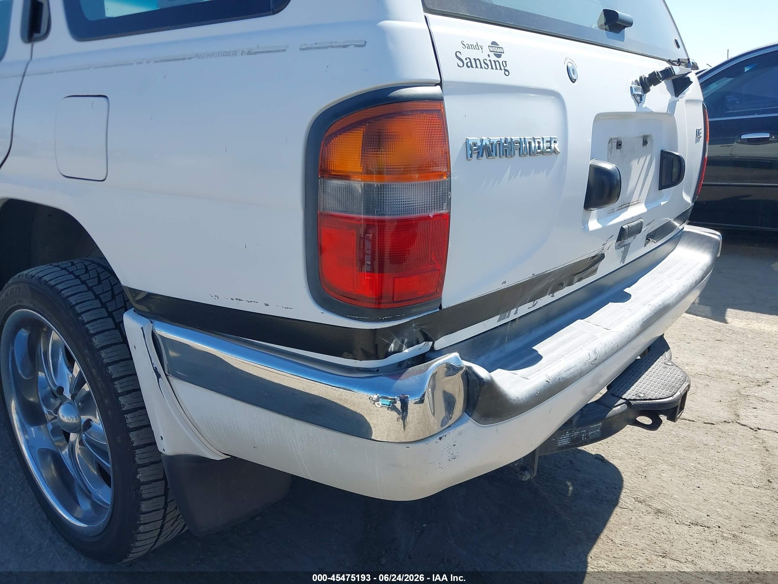 1998 Nissan Pathfinder Le/xe White vin: JN8AR05S0WW283465