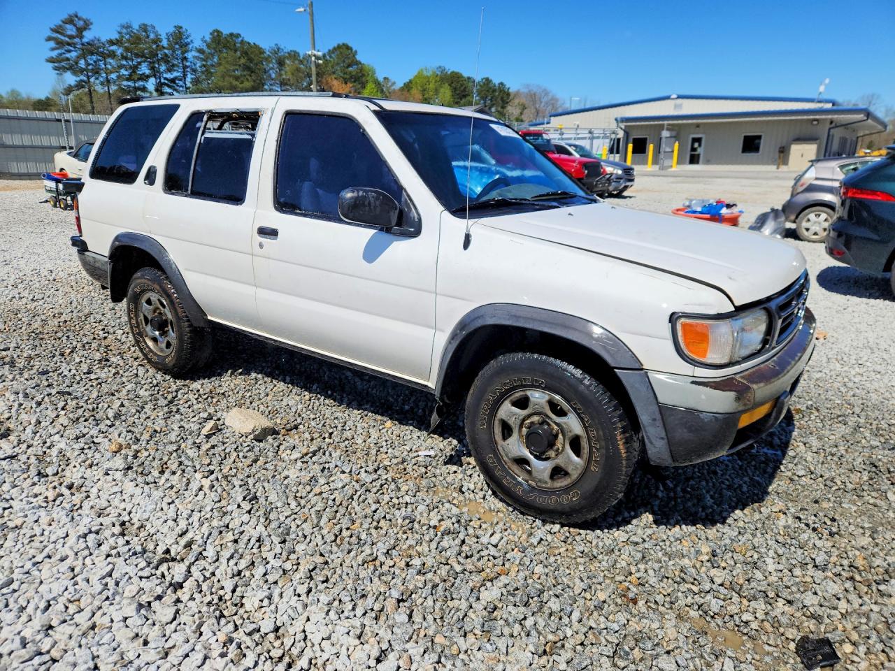 1996 Nissan Pathfinder Xe White vin: JN8AR05S1TW046947