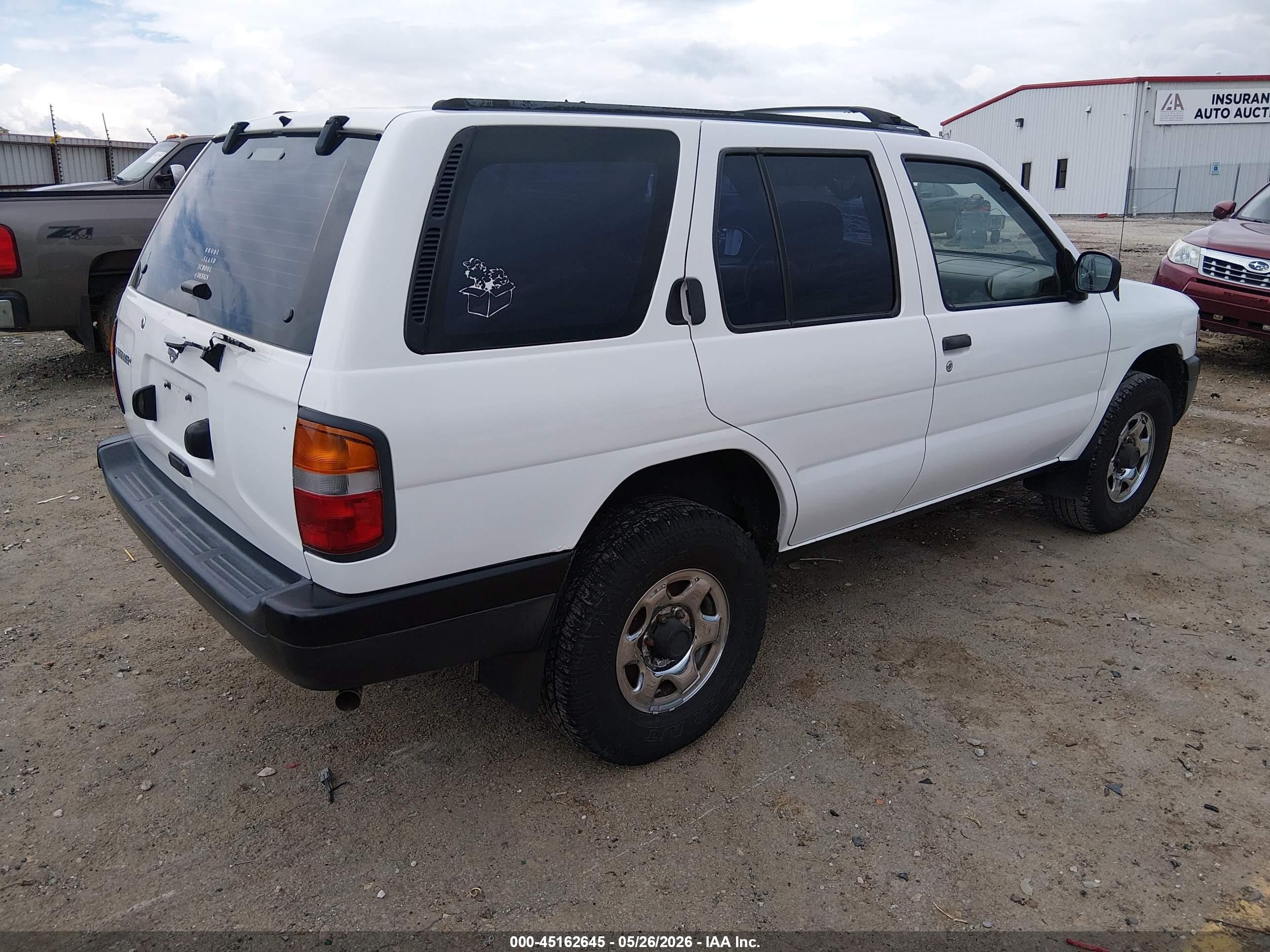 1996 Nissan Pathfinder Xe/le White vin: JN8AR05S3TW033181