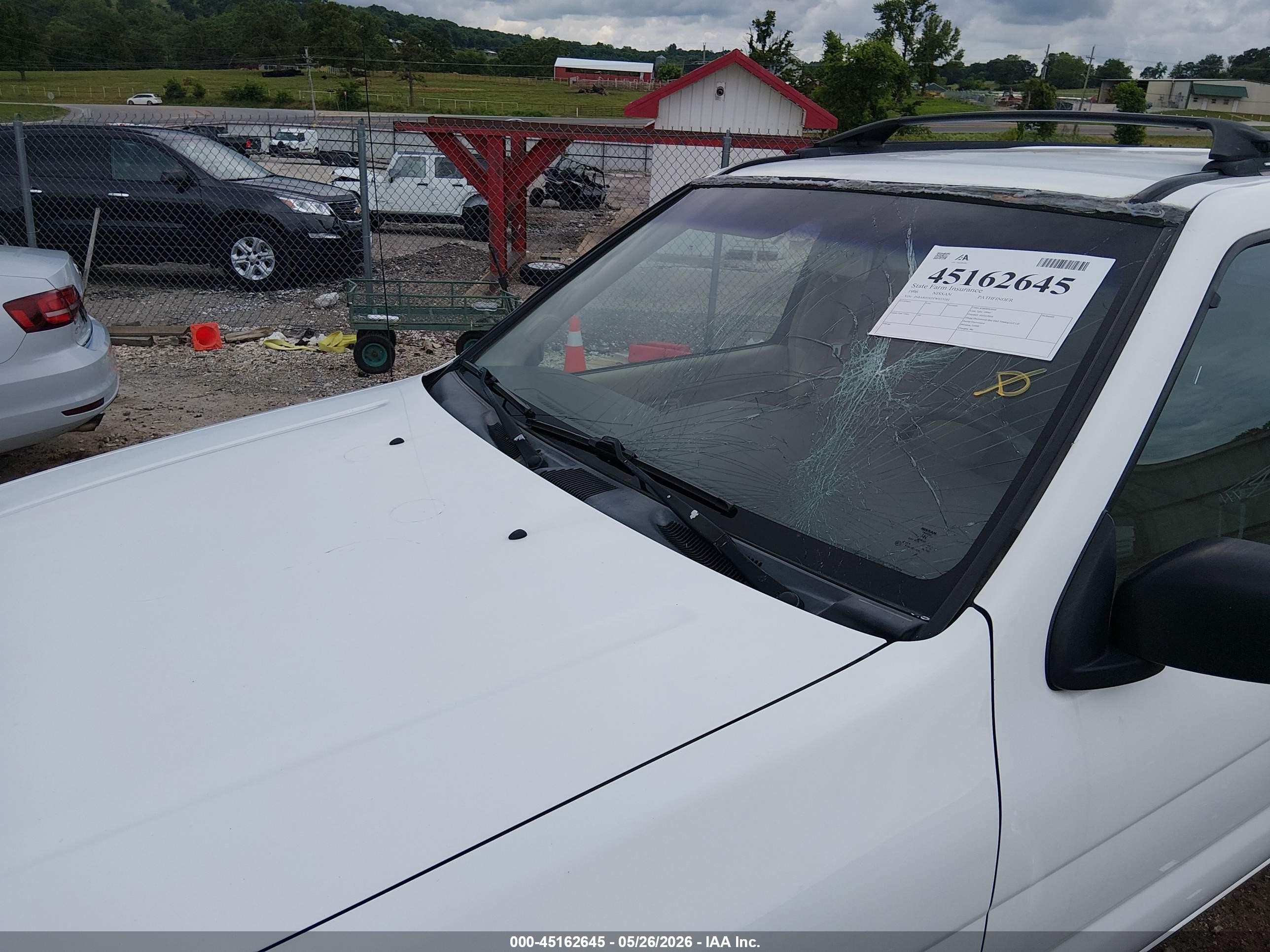 1996 Nissan Pathfinder Xe/le White vin: JN8AR05S3TW033181