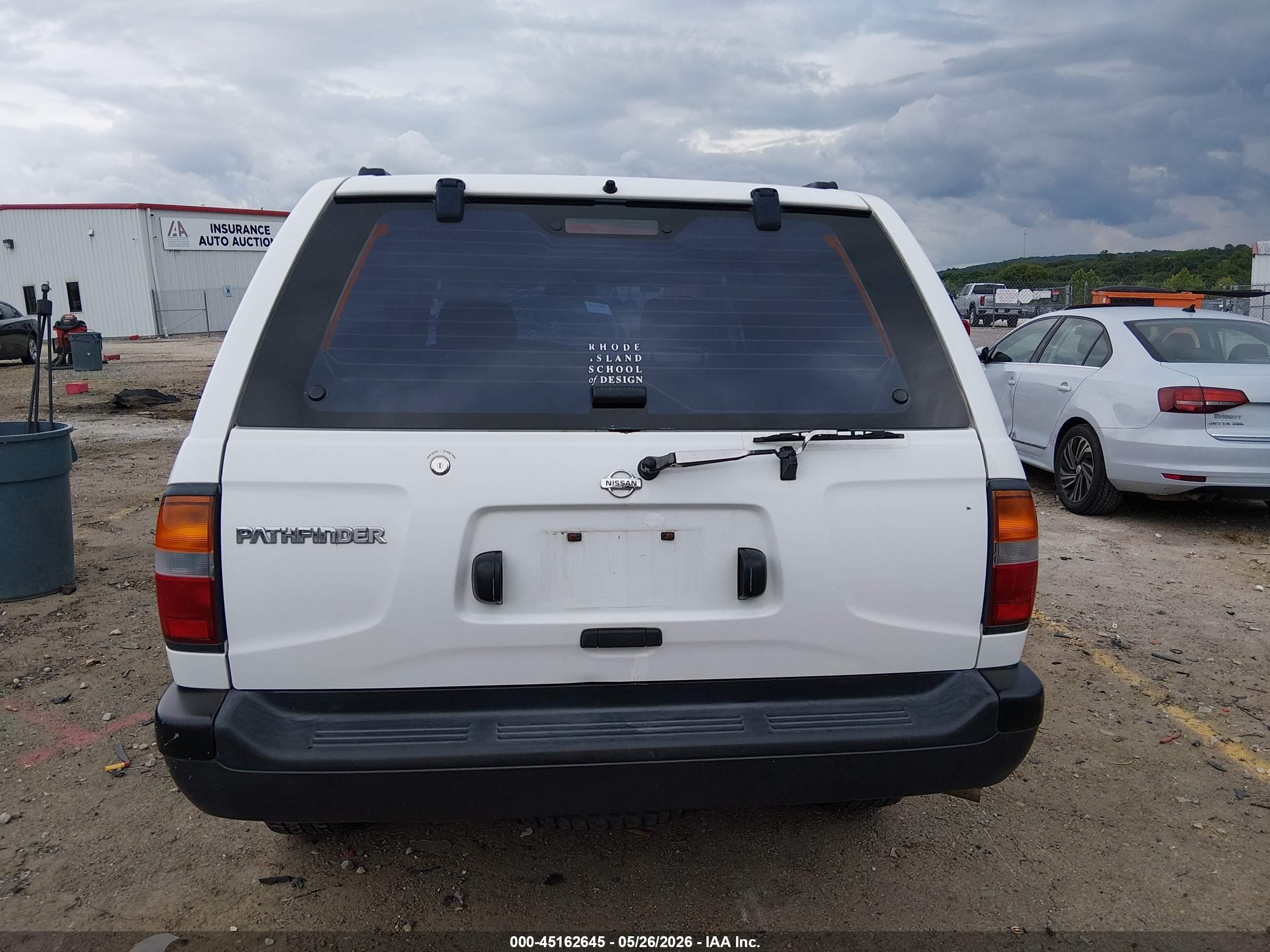 1996 Nissan Pathfinder Xe/le White vin: JN8AR05S3TW033181