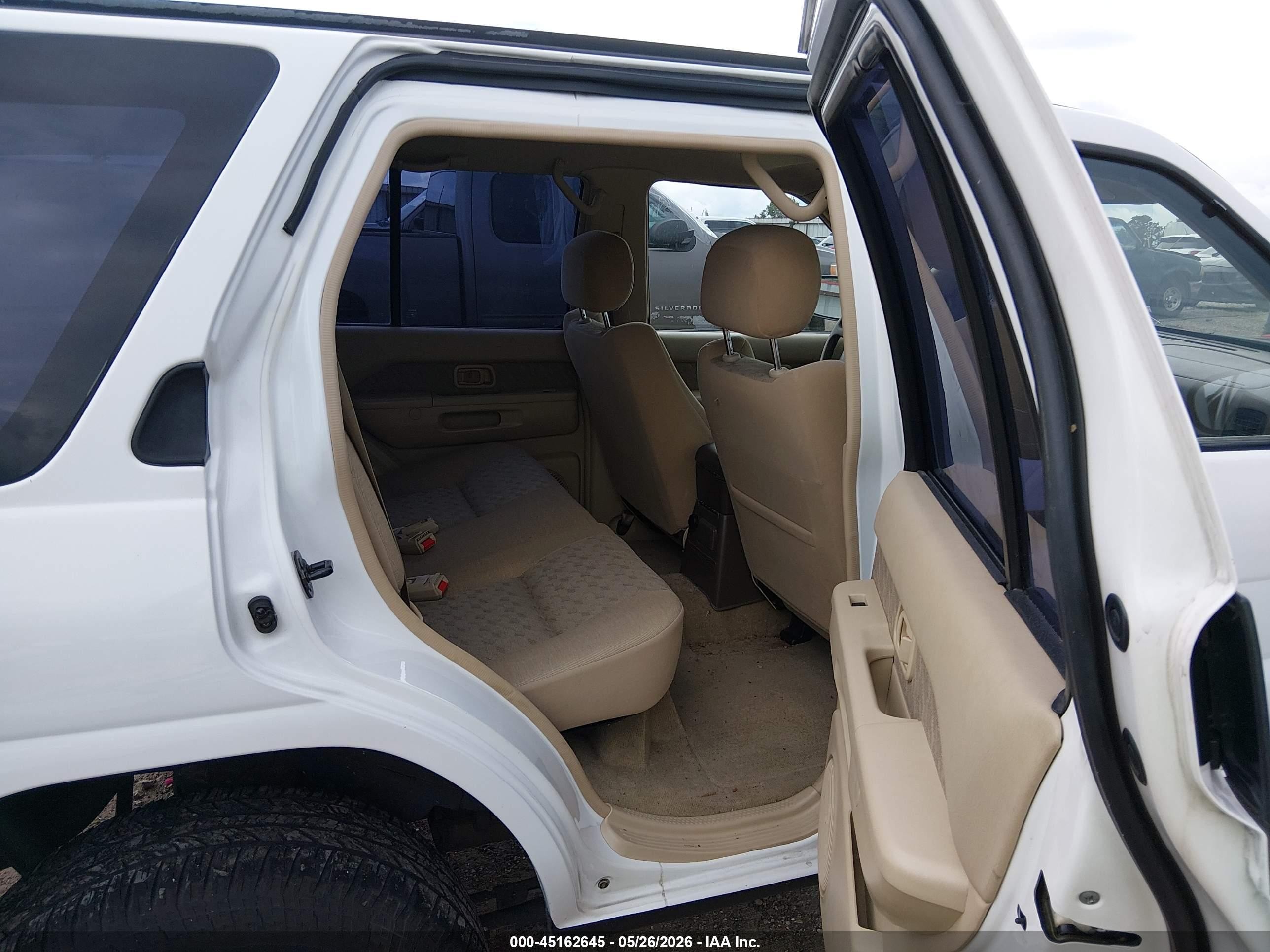 1996 Nissan Pathfinder Xe/le White vin: JN8AR05S3TW033181