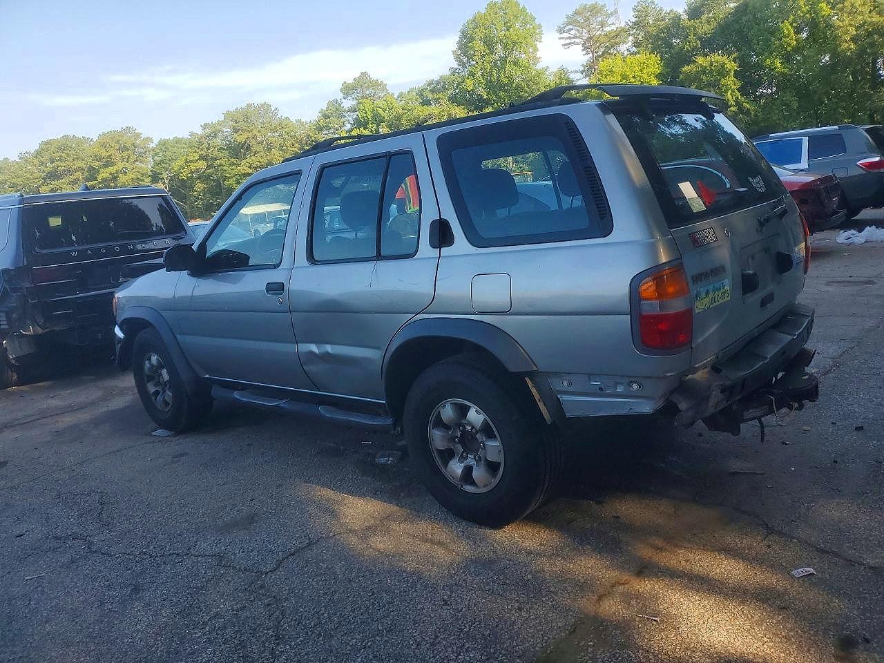 1998 Nissan Pathfinder Xe Silver vin: JN8AR05S4WW233975