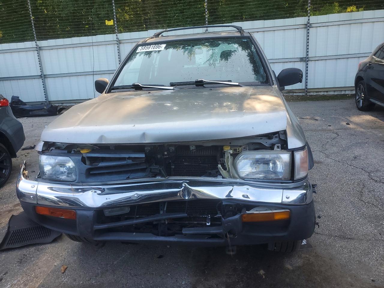 1998 Nissan Pathfinder Xe Silver vin: JN8AR05S4WW233975