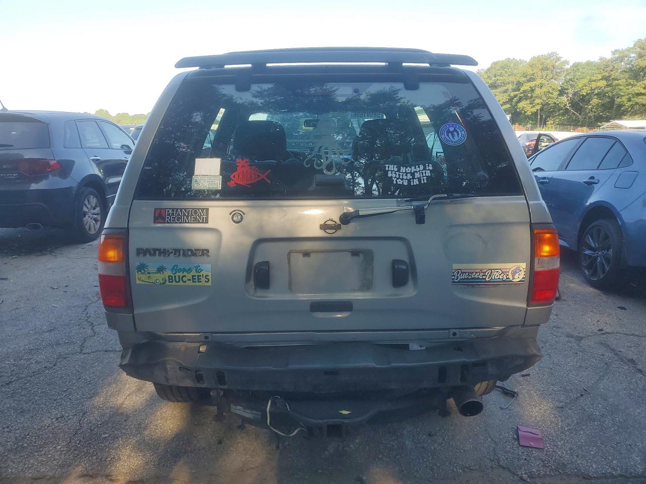 1998 Nissan Pathfinder Xe Silver vin: JN8AR05S4WW233975