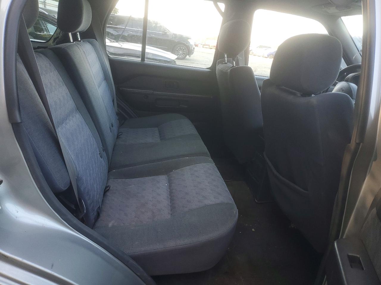 1998 Nissan Pathfinder Xe Silver vin: JN8AR05S4WW233975