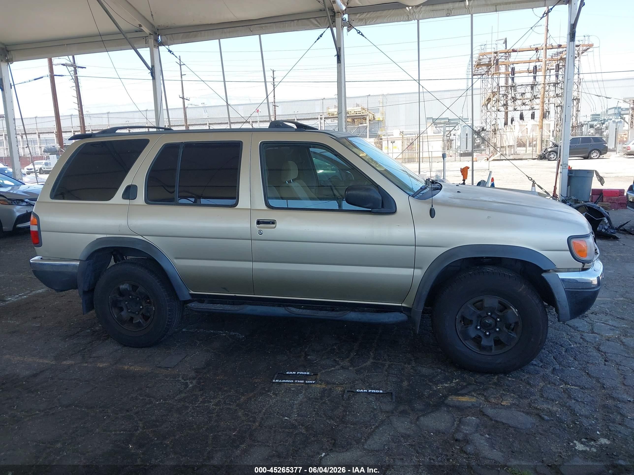 1999 Nissan Pathfinder Le/se/xe Beige vin: JN8AR05S6XW299333