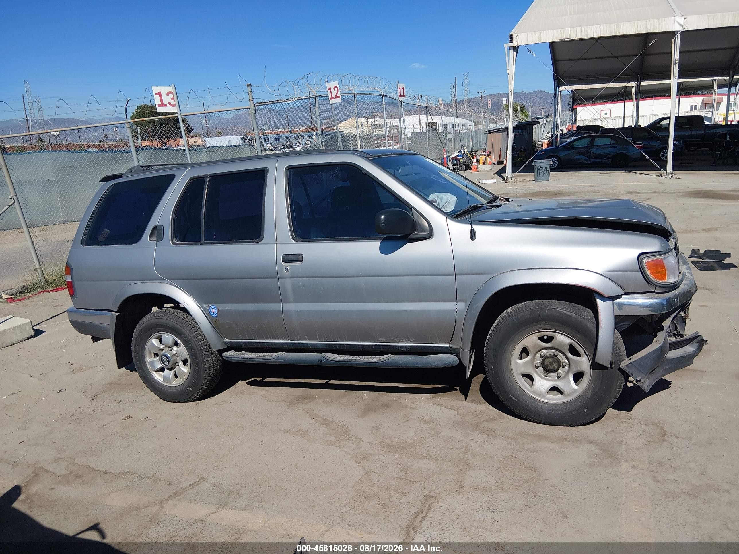 1999 Nissan Pathfinder Le/se/xe Gray vin: JN8AR05S7XW294464