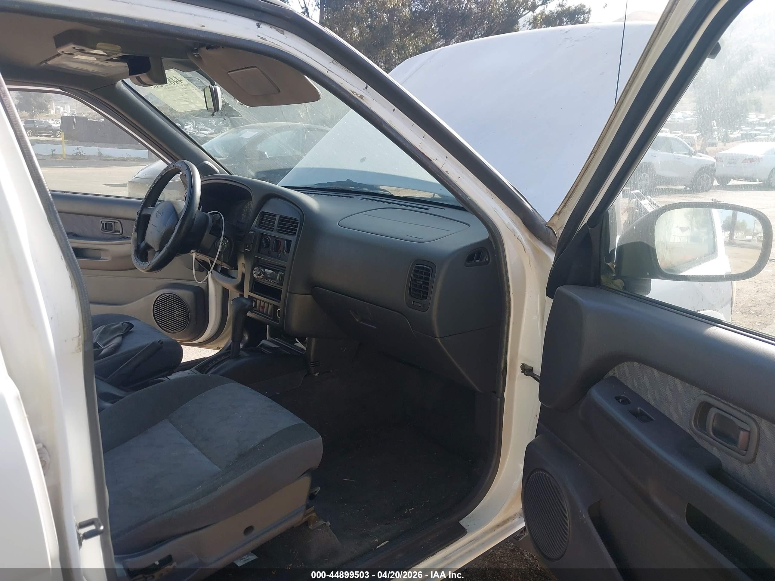 1996 Nissan Pathfinder Xe/le Белый vin: JN8AR05S8TW029840