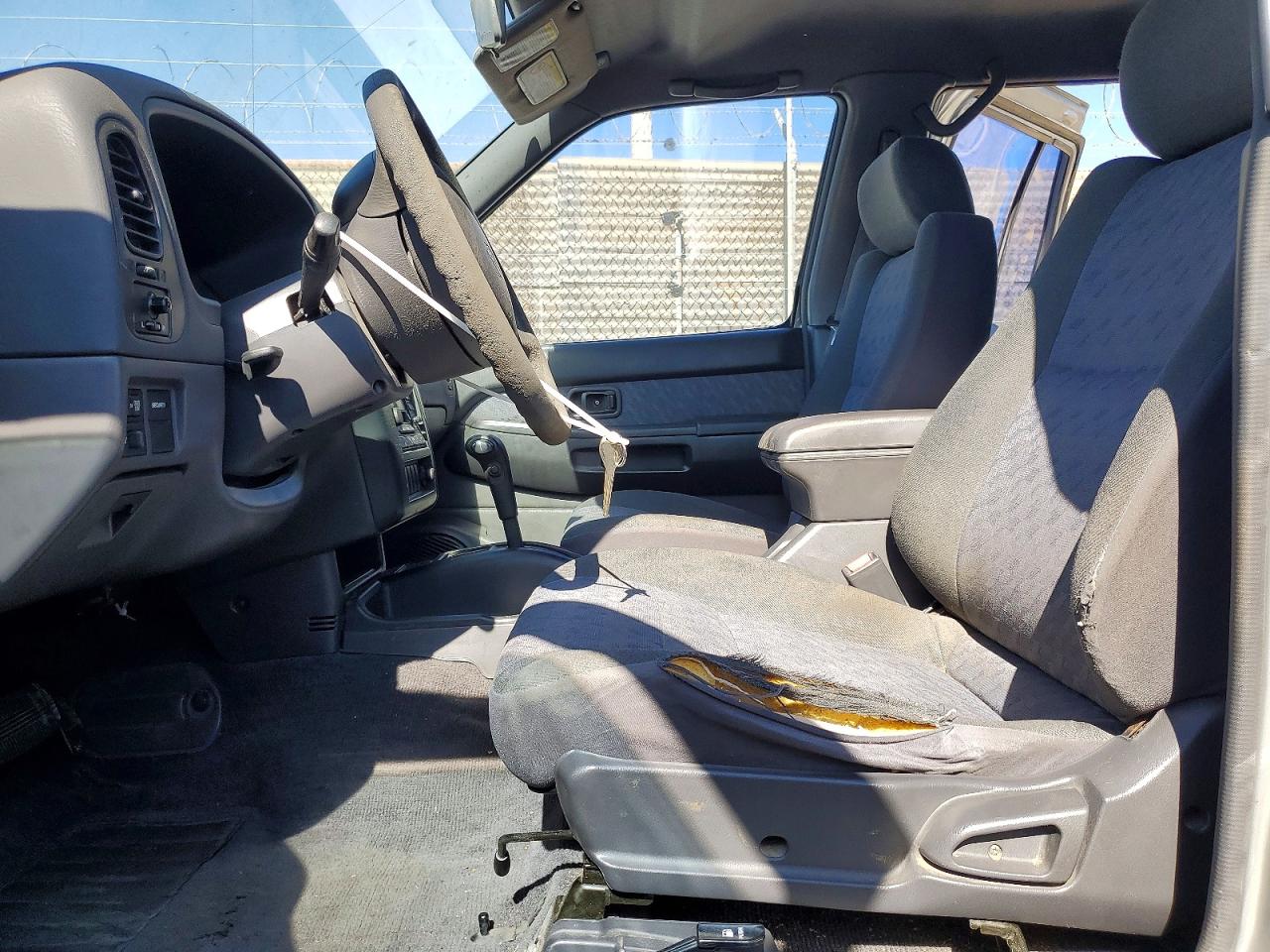 1999 Nissan Pathfinder Xe Gray vin: JN8AR05S8XW290410