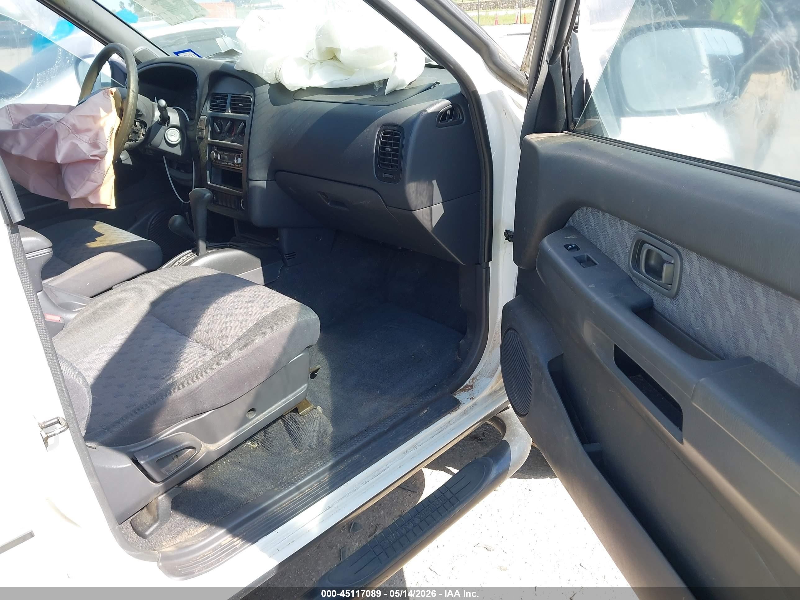 1996 Nissan Pathfinder Le/se/xe White vin: JN8AR05Y0TW018111