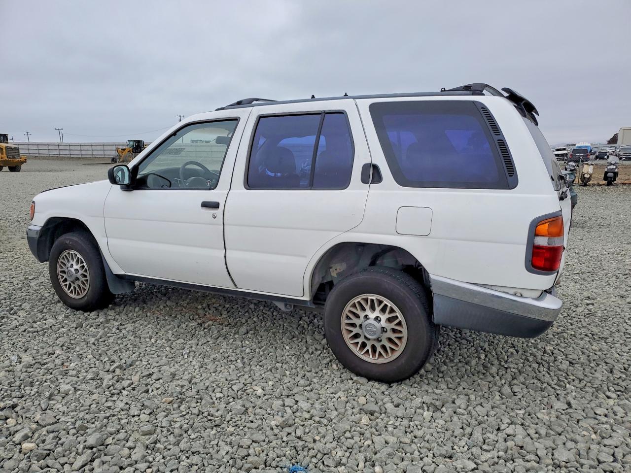 1999 Nissan Pathfinder Xe White vin: JN8AR05Y1XW324076