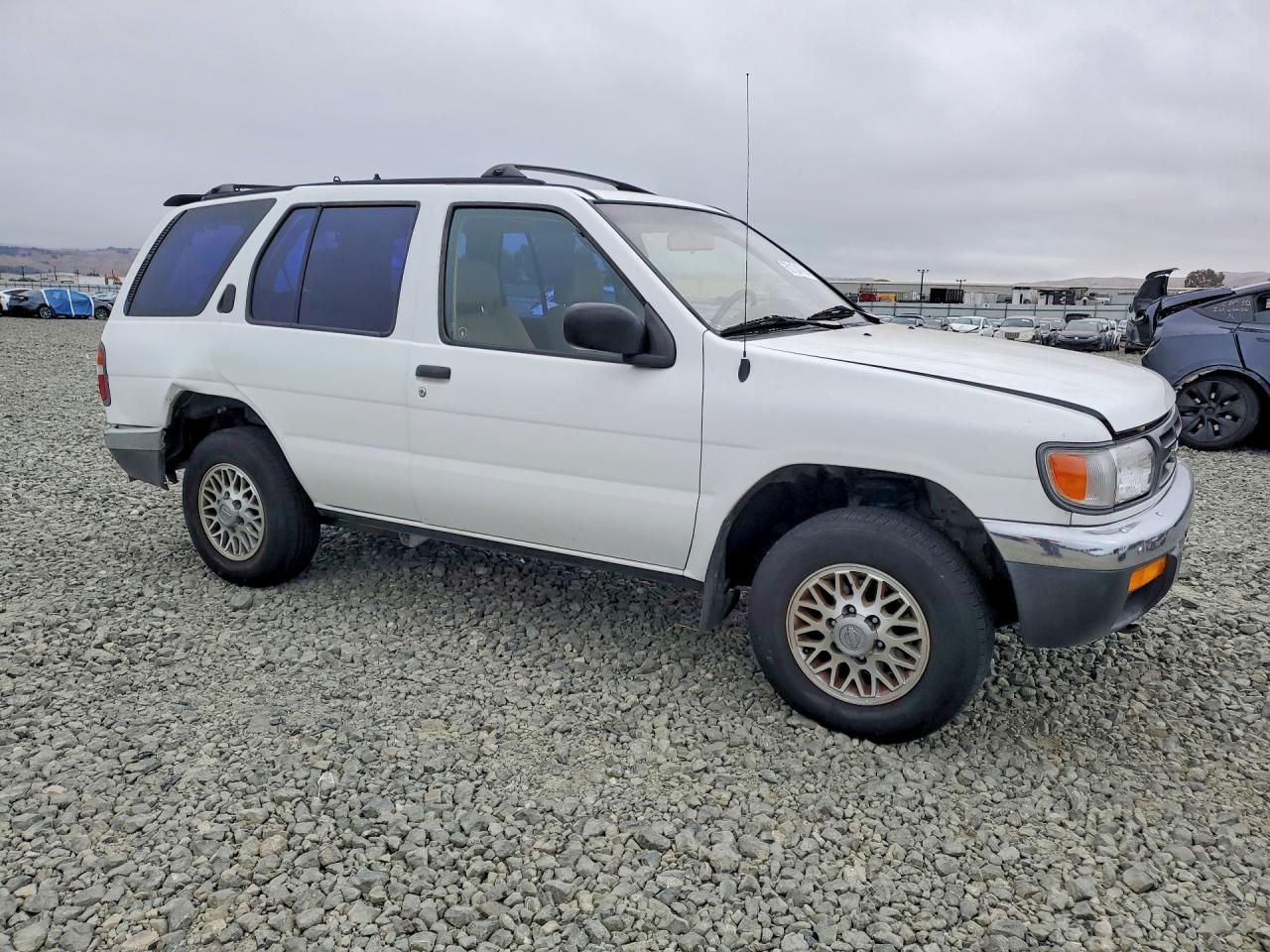 1999 Nissan Pathfinder Xe White vin: JN8AR05Y1XW324076
