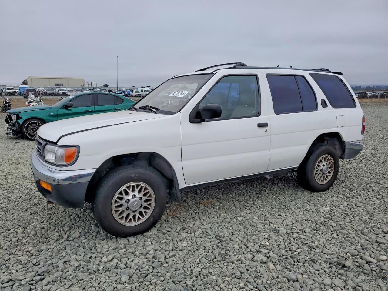 1999 Nissan Pathfinder Xe White vin: JN8AR05Y1XW324076
