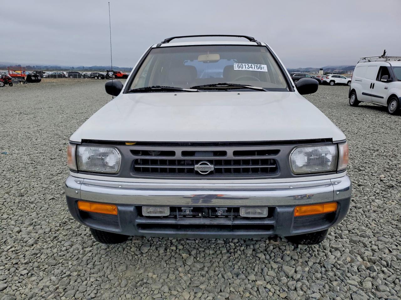 1999 Nissan Pathfinder Xe White vin: JN8AR05Y1XW324076