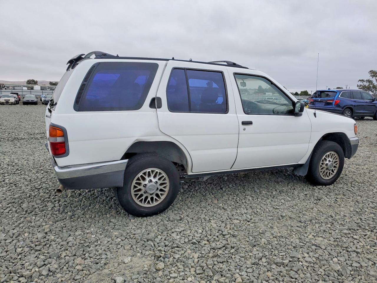 1999 Nissan Pathfinder Xe White vin: JN8AR05Y1XW324076