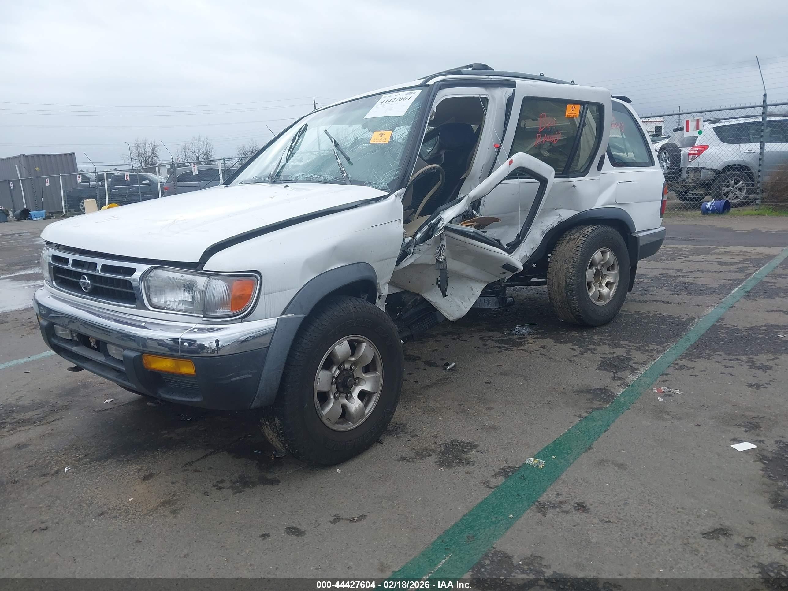 1999 Nissan Pathfinder Le/se/xe White vin: JN8AR05Y3XW304024