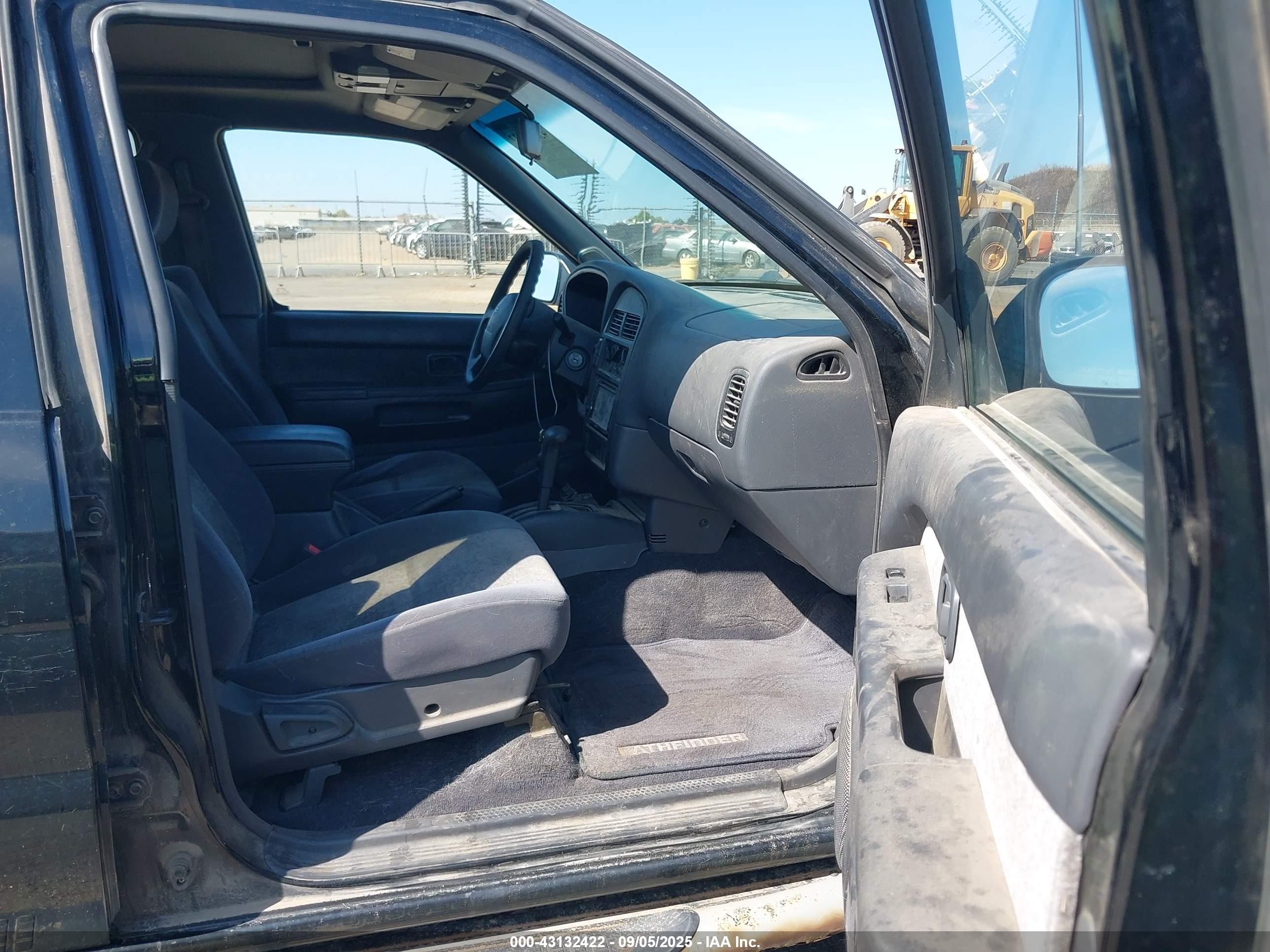 1999 Nissan Pathfinder Le/se/xe Black vin: JN8AR05Y4XW322693