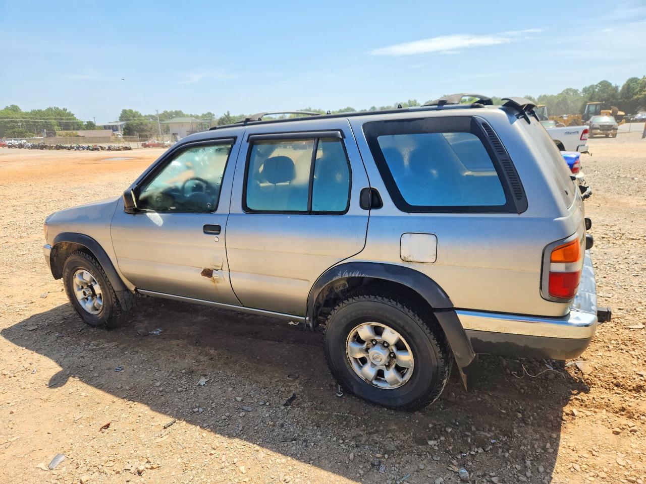 1998 Nissan Pathfinder Xe Silver vin: JN8AR05Y8WW278549