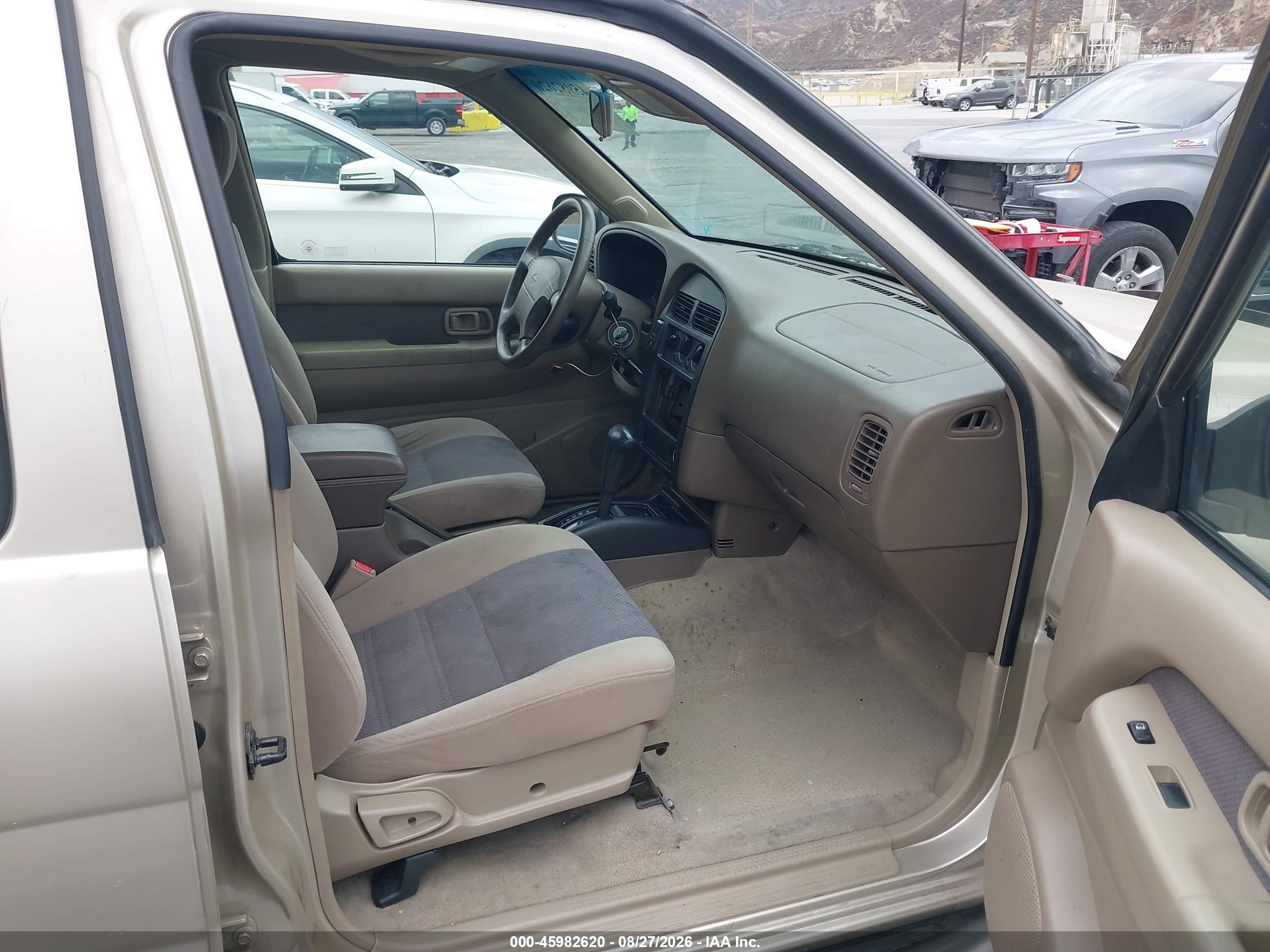 1999 Nissan Pathfinder Le/se/xe Золотой vin: JN8AR07S0XW359734