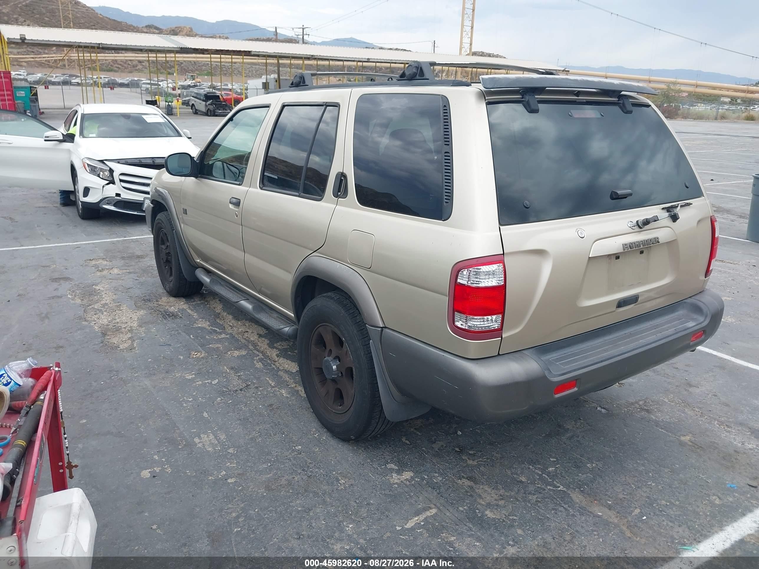 1999 Nissan Pathfinder Le/se/xe Золотой vin: JN8AR07S0XW359734
