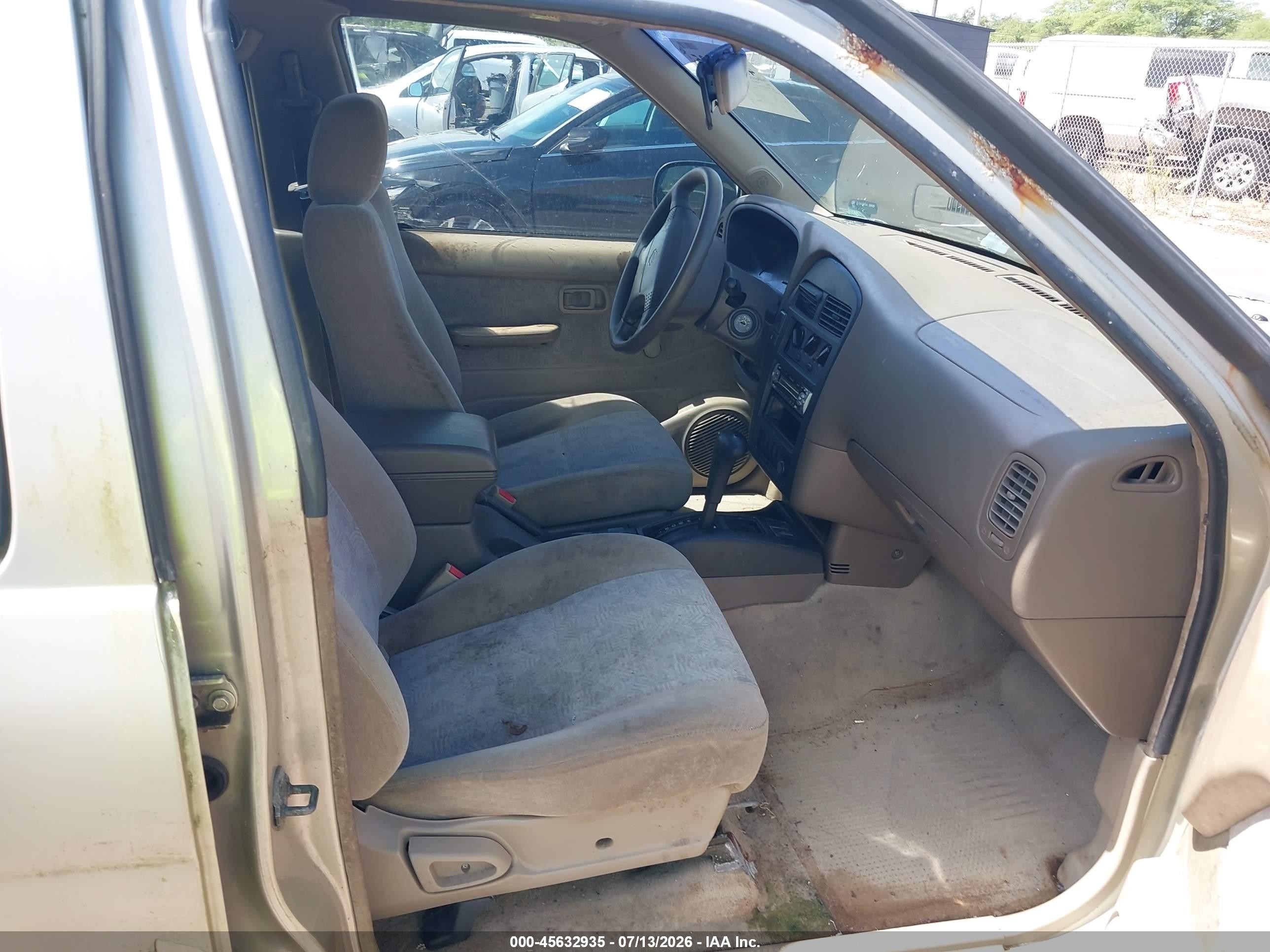 2000 Nissan Pathfinder Le/se/xe Gold vin: JN8AR07S0YW435955