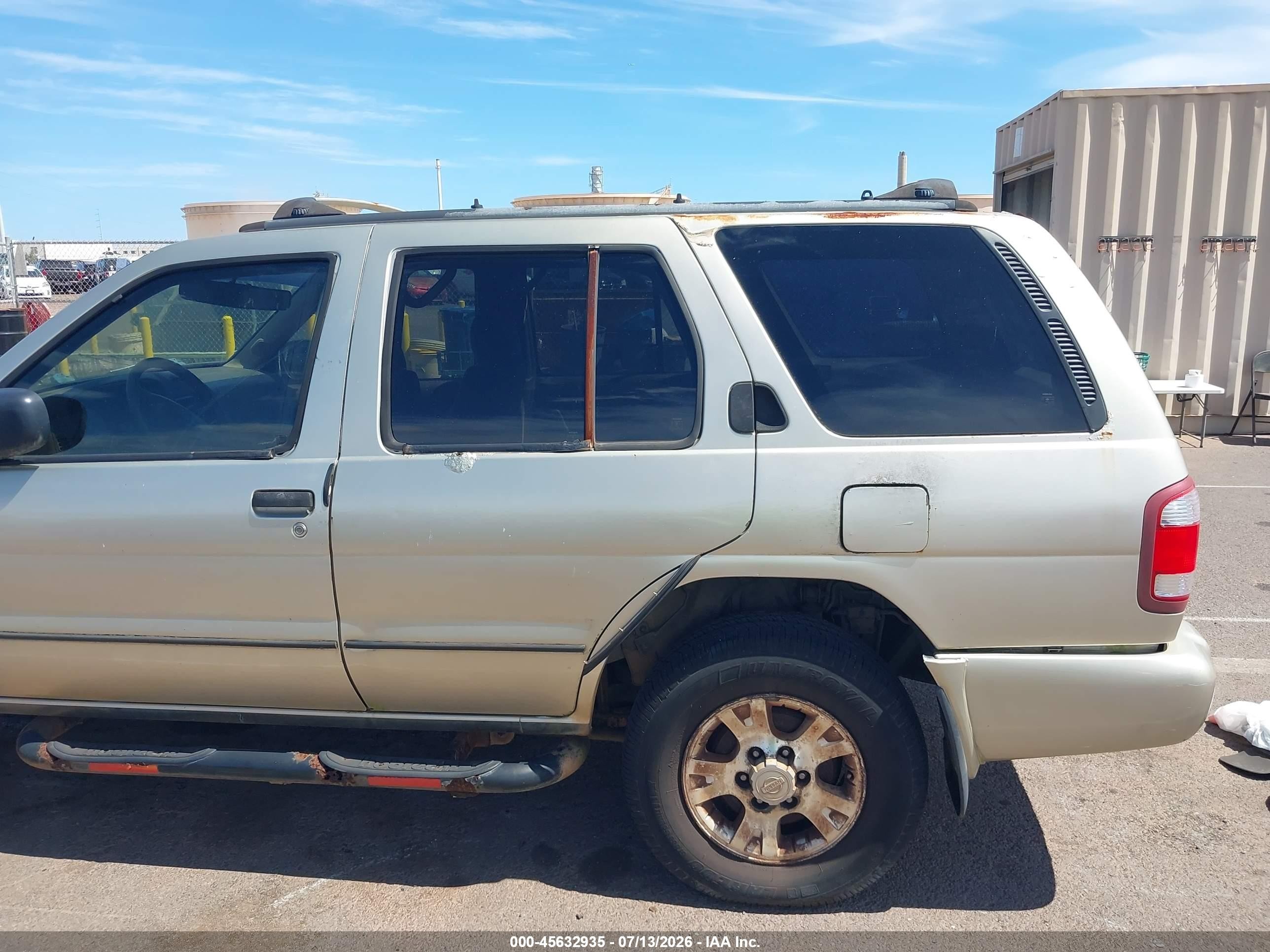 2000 Nissan Pathfinder Le/se/xe Gold vin: JN8AR07S0YW435955