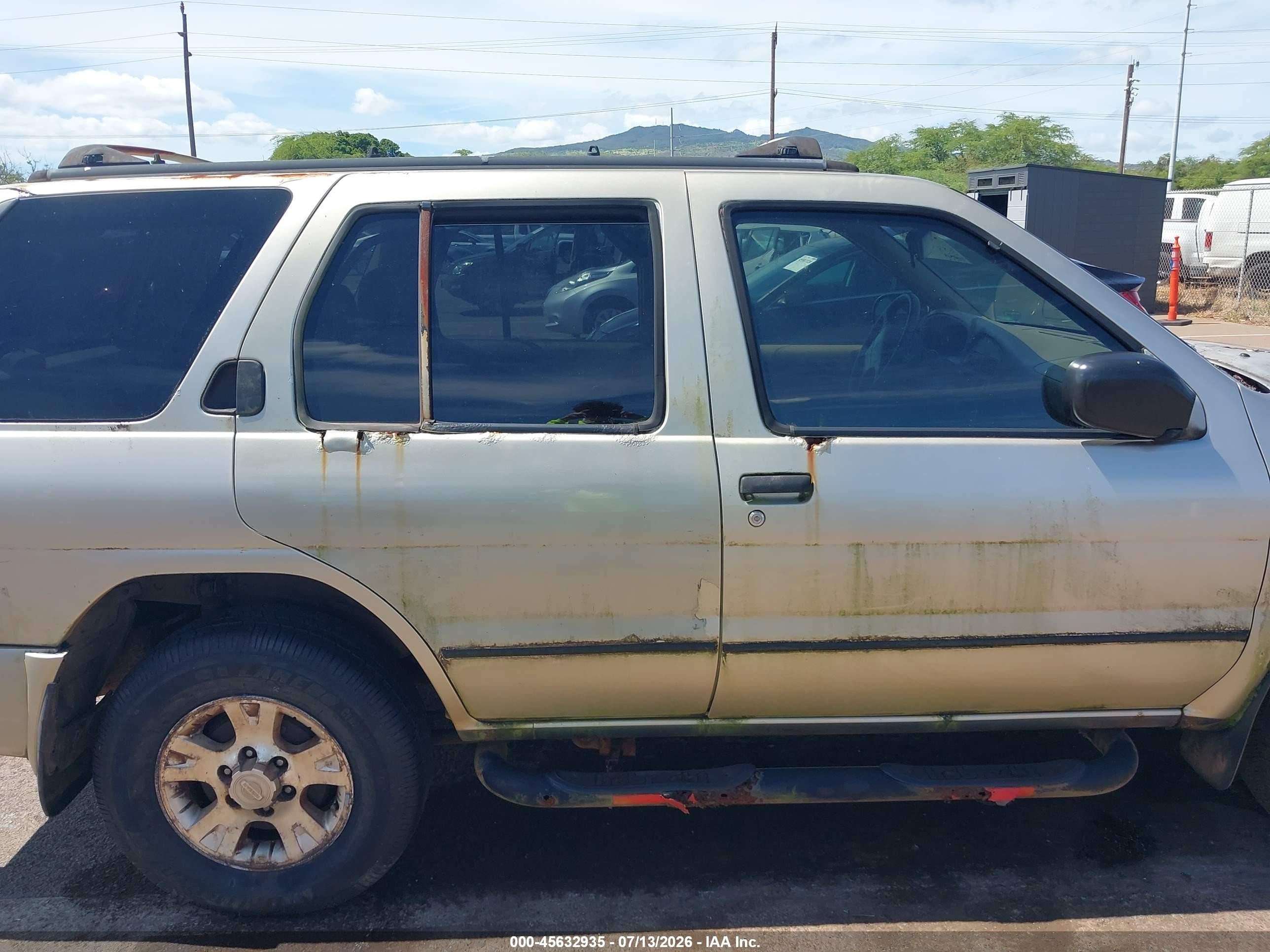 2000 Nissan Pathfinder Le/se/xe Gold vin: JN8AR07S0YW435955