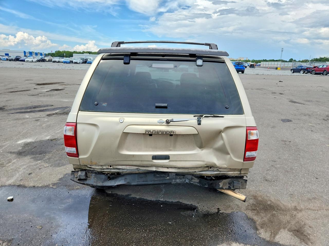 1999 Nissan Pathfinder Xe Gold vin: JN8AR07S3XW362188