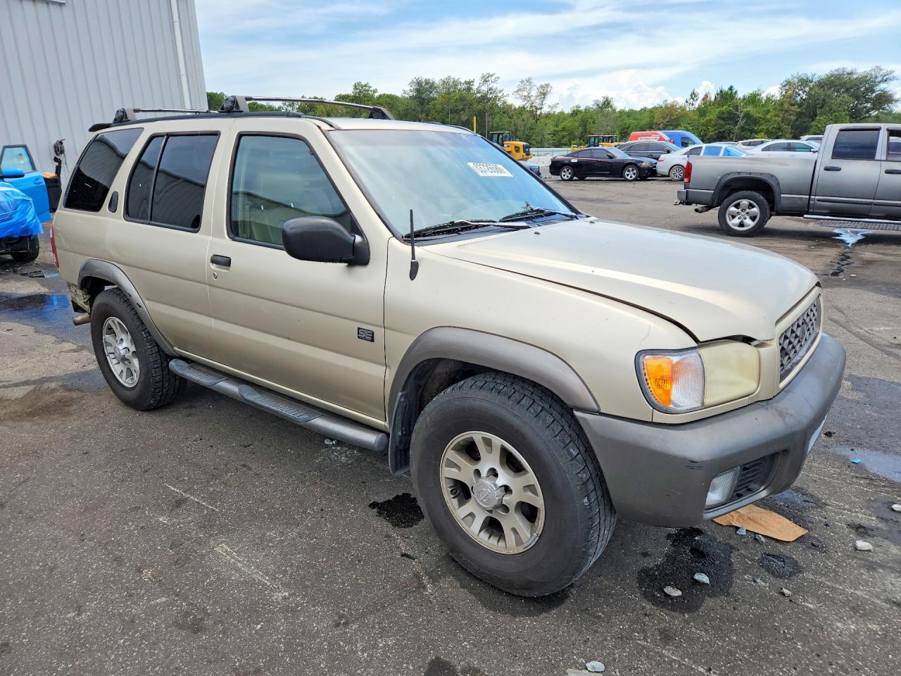 1999 Nissan Pathfinder Xe Gold vin: JN8AR07S3XW362188