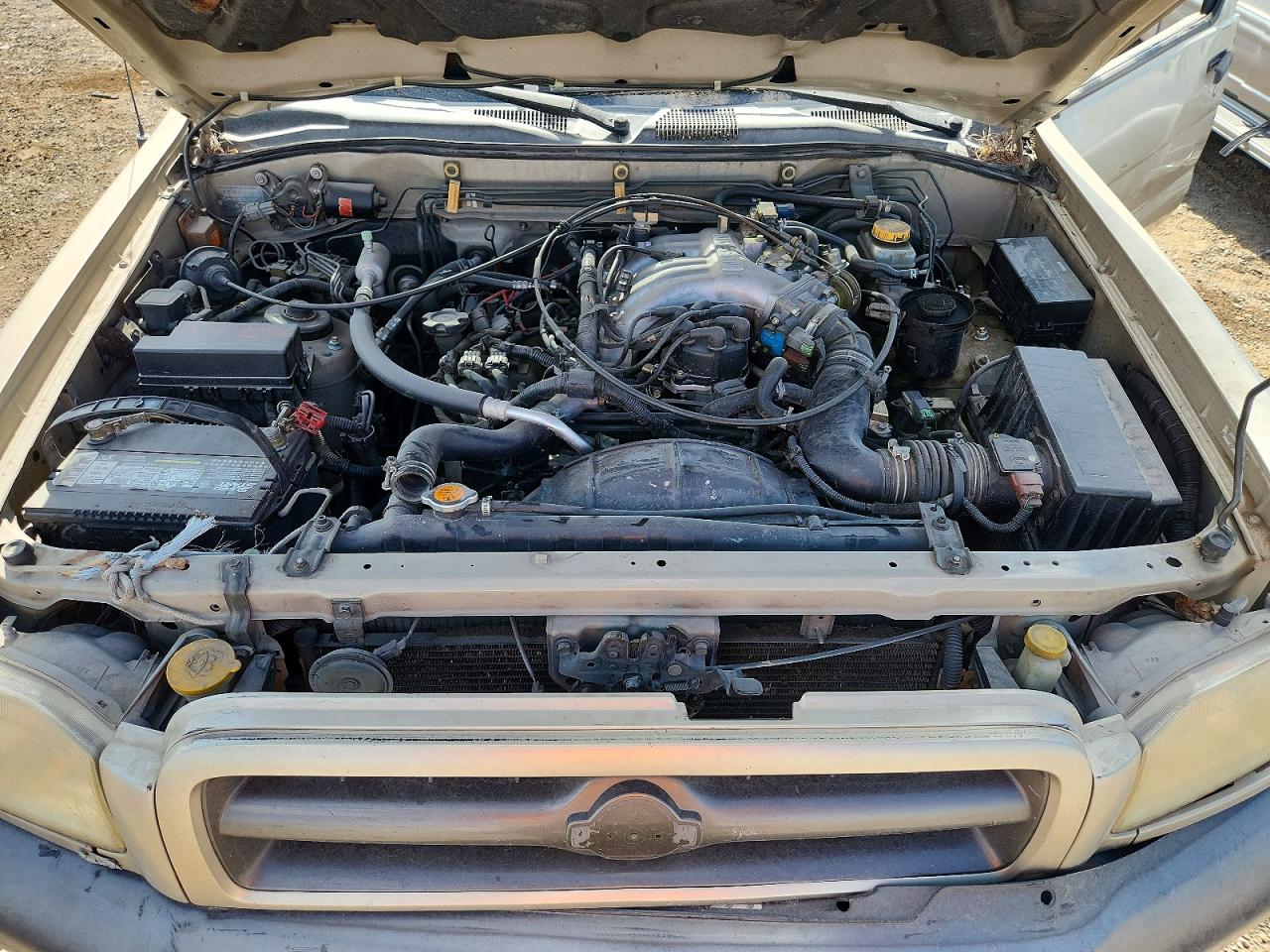 2000 Nissan Pathfinder Xe Brown vin: JN8AR07S5YW441203