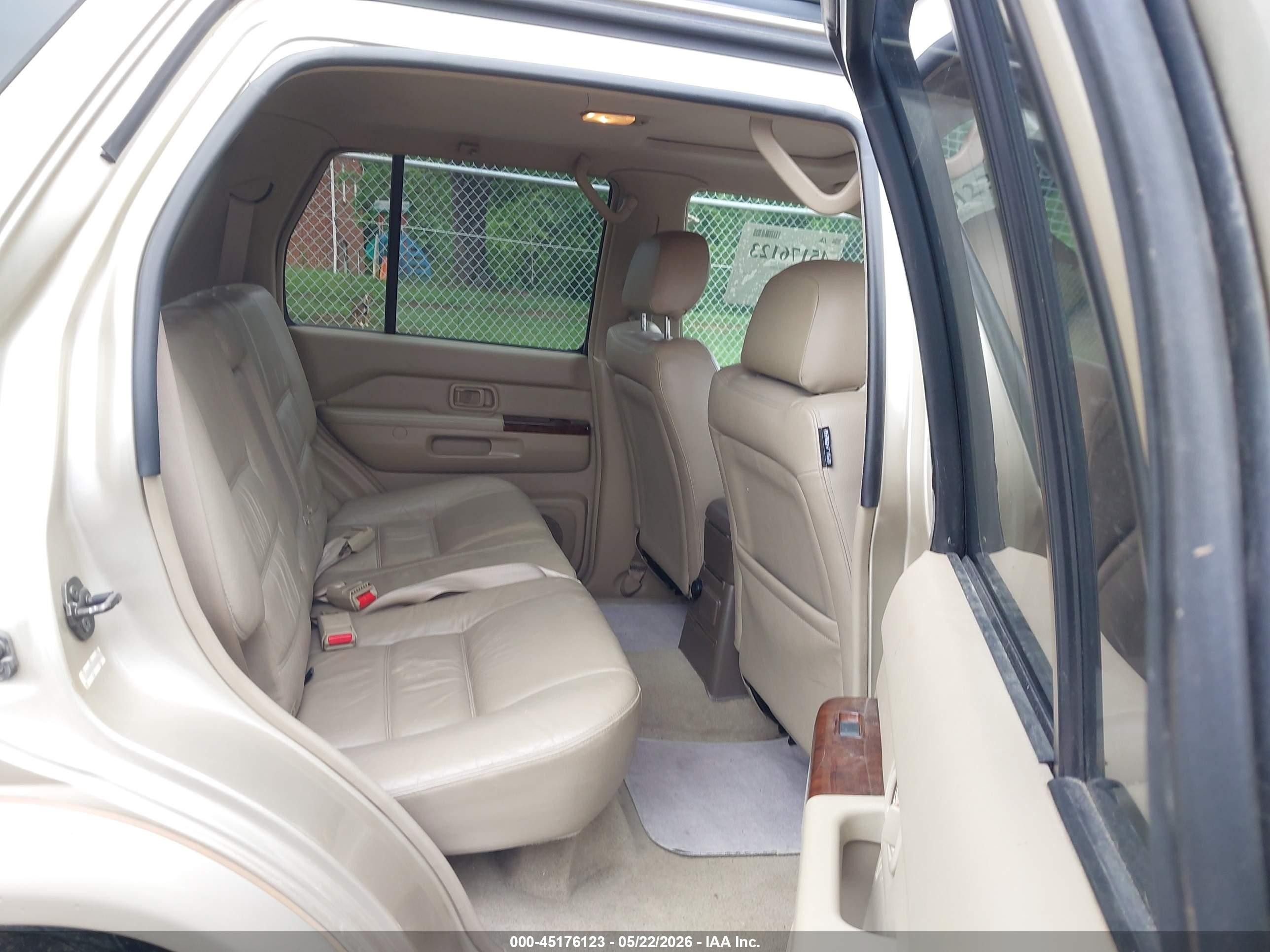 2000 Nissan Pathfinder Le/se/xe Gold vin: JN8AR07S9YW438742