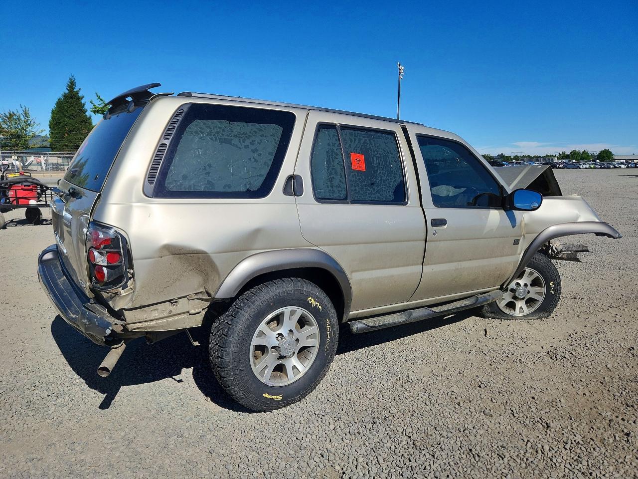 1999 Nissan Pathfinder Xe Gold vin: JN8AR07Y3XW389752