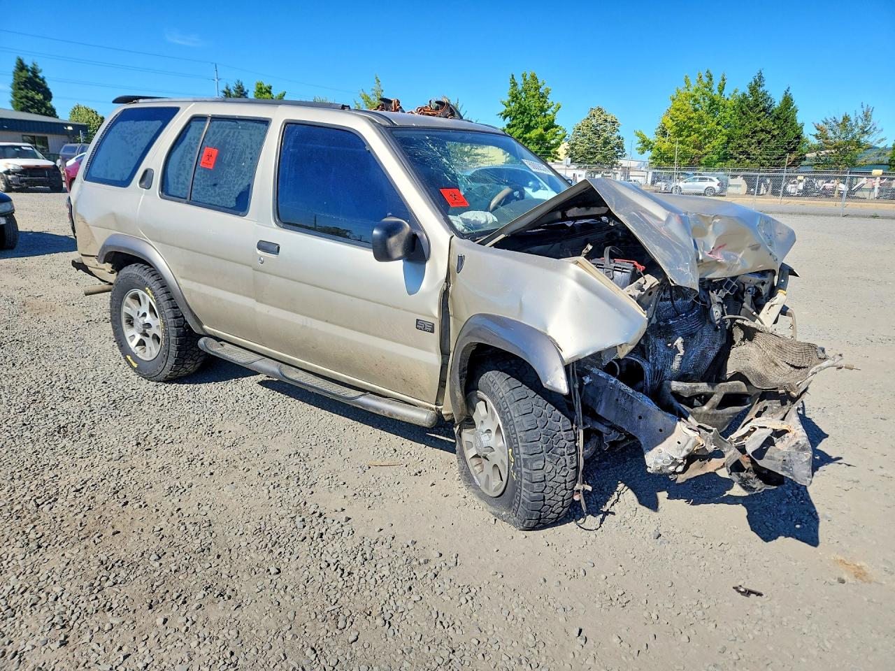 1999 Nissan Pathfinder Xe Gold vin: JN8AR07Y3XW389752
