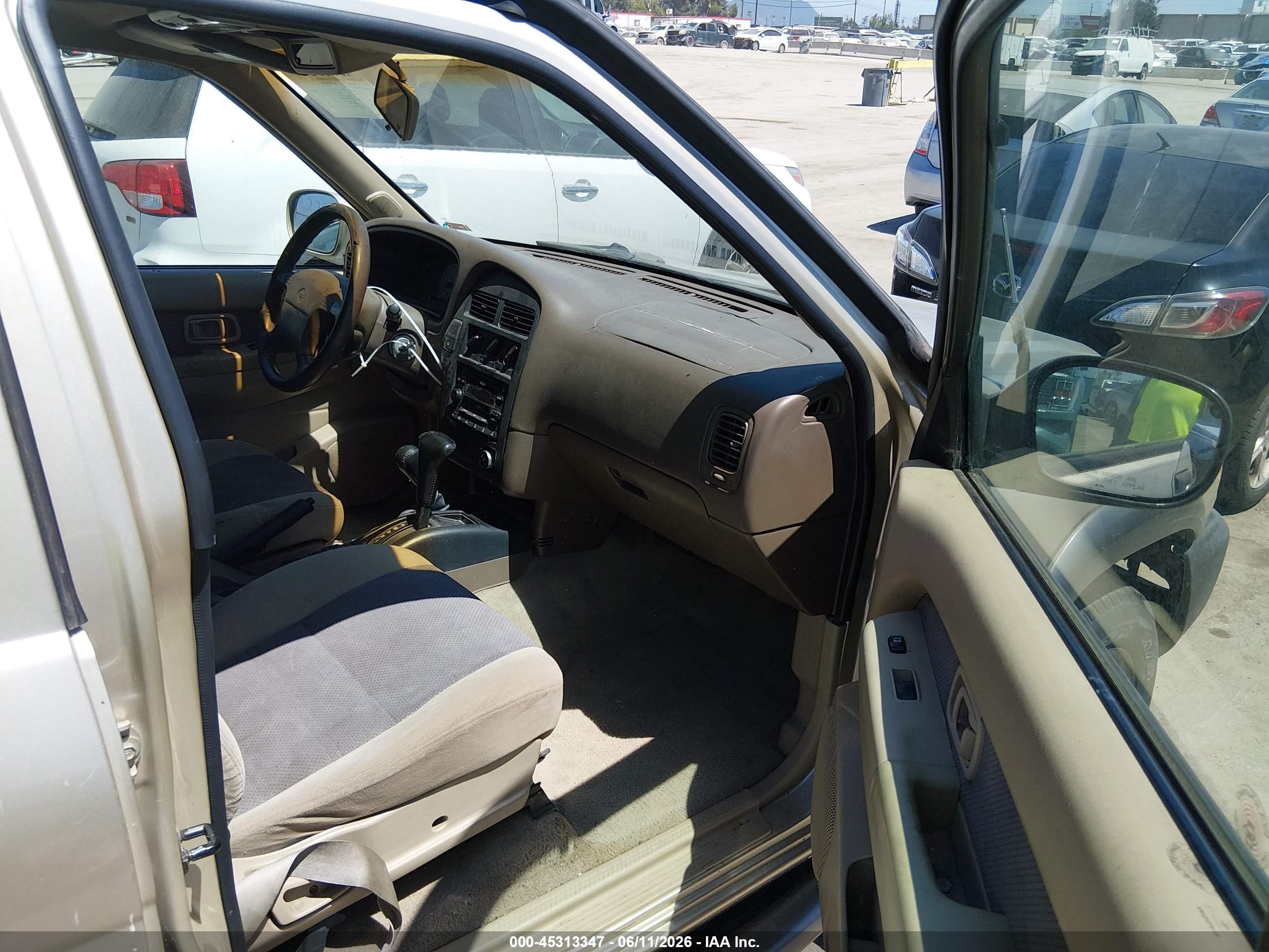 2000 Nissan Pathfinder Le/se/xe Gold vin: JN8AR07Y3YW442015